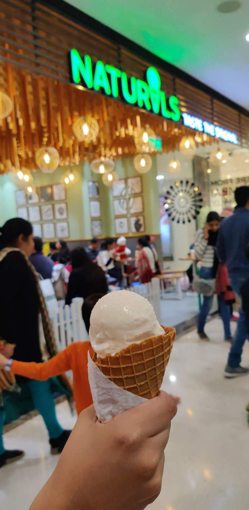 Dondurma,Ice cream cone,Frozen dessert,Ice cream,Food,Dessert,Gelato,Dairy,Cuisine