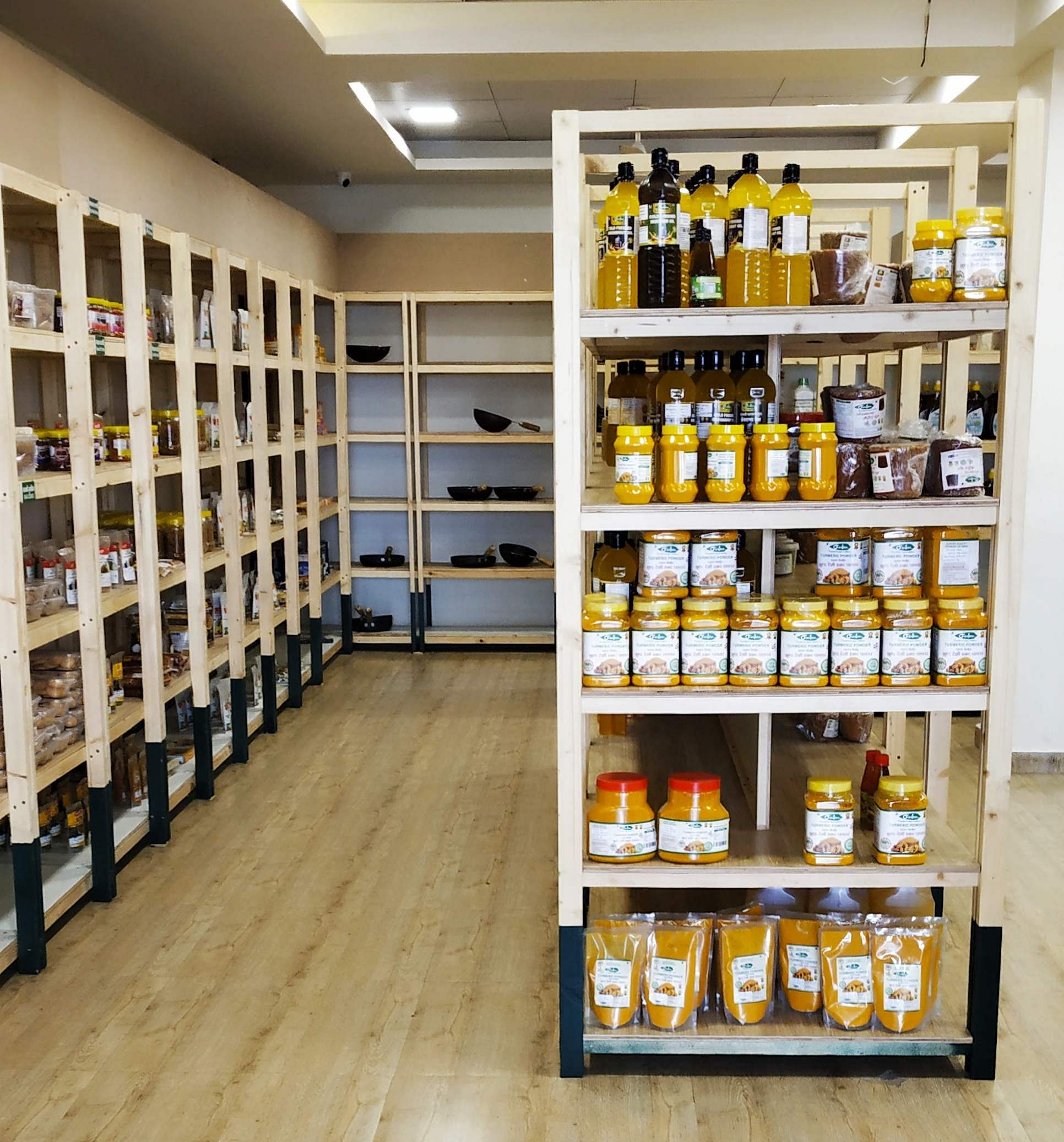 Shelf,Product,Shelving,Building,Liquor store,Retail,Inventory,Furniture,Grocery store,Pantry