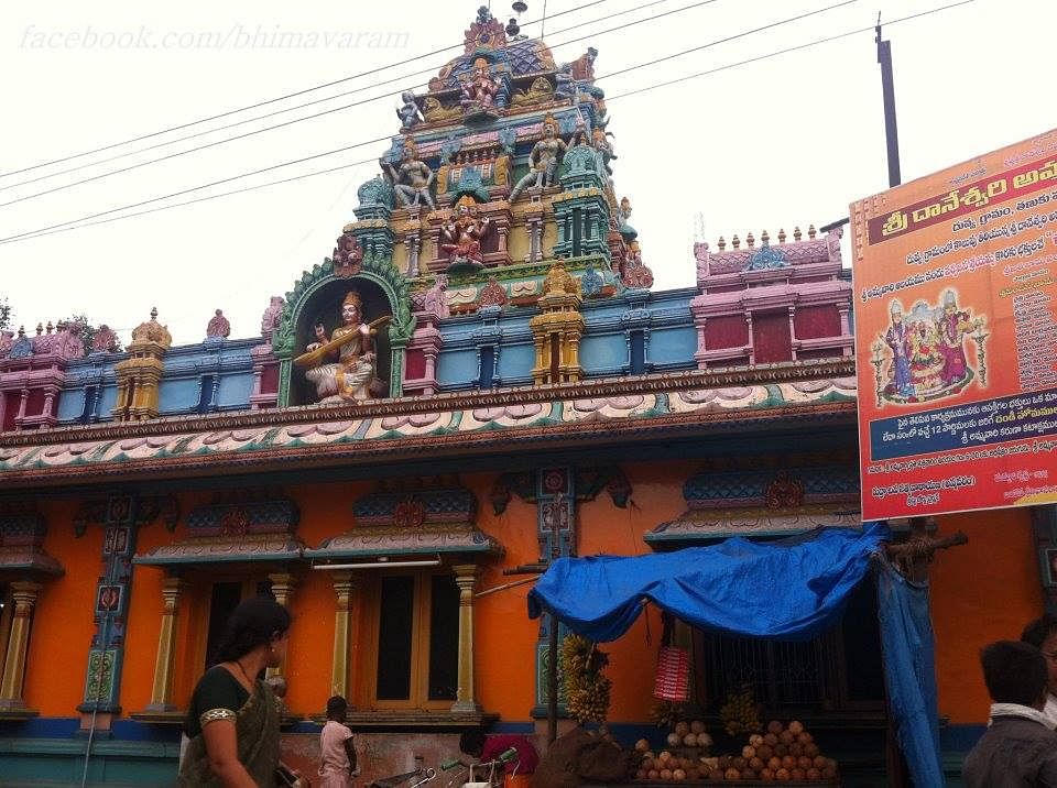 Hindu temple,Temple,Place of worship,Building,Shrine,Temple,Chinese architecture,Architecture,Historic site,Travel