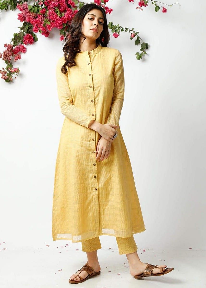 Clothing,Yellow,Formal wear,Dress,Beige,Fashion,Fashion model,Neck,Sleeve,Waist