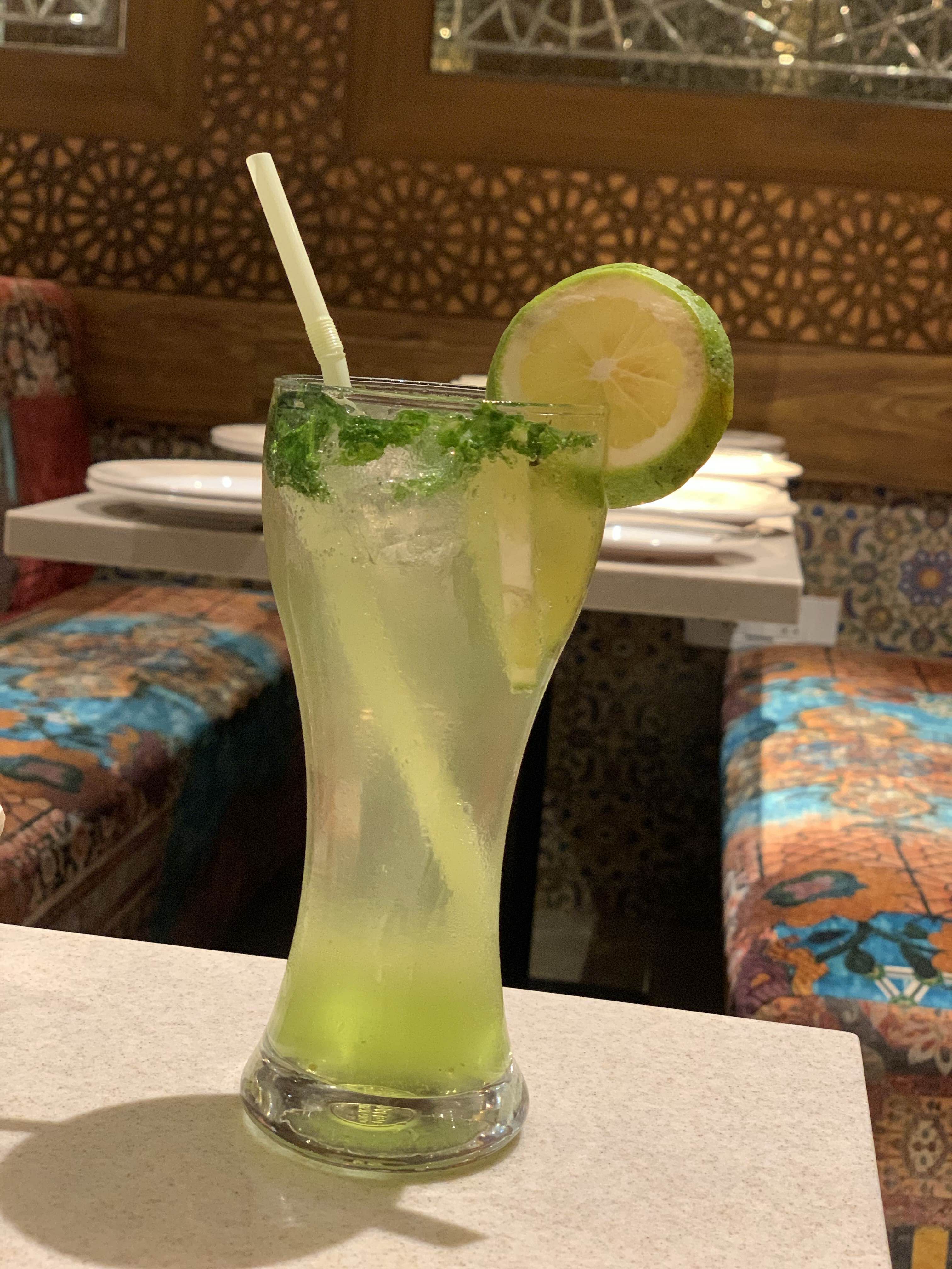 Drink,Mojito,Cocktail garnish,Alcoholic beverage,Non-alcoholic beverage,Limonana,Lemonsoda,Cocktail,Limeade,Distilled beverage