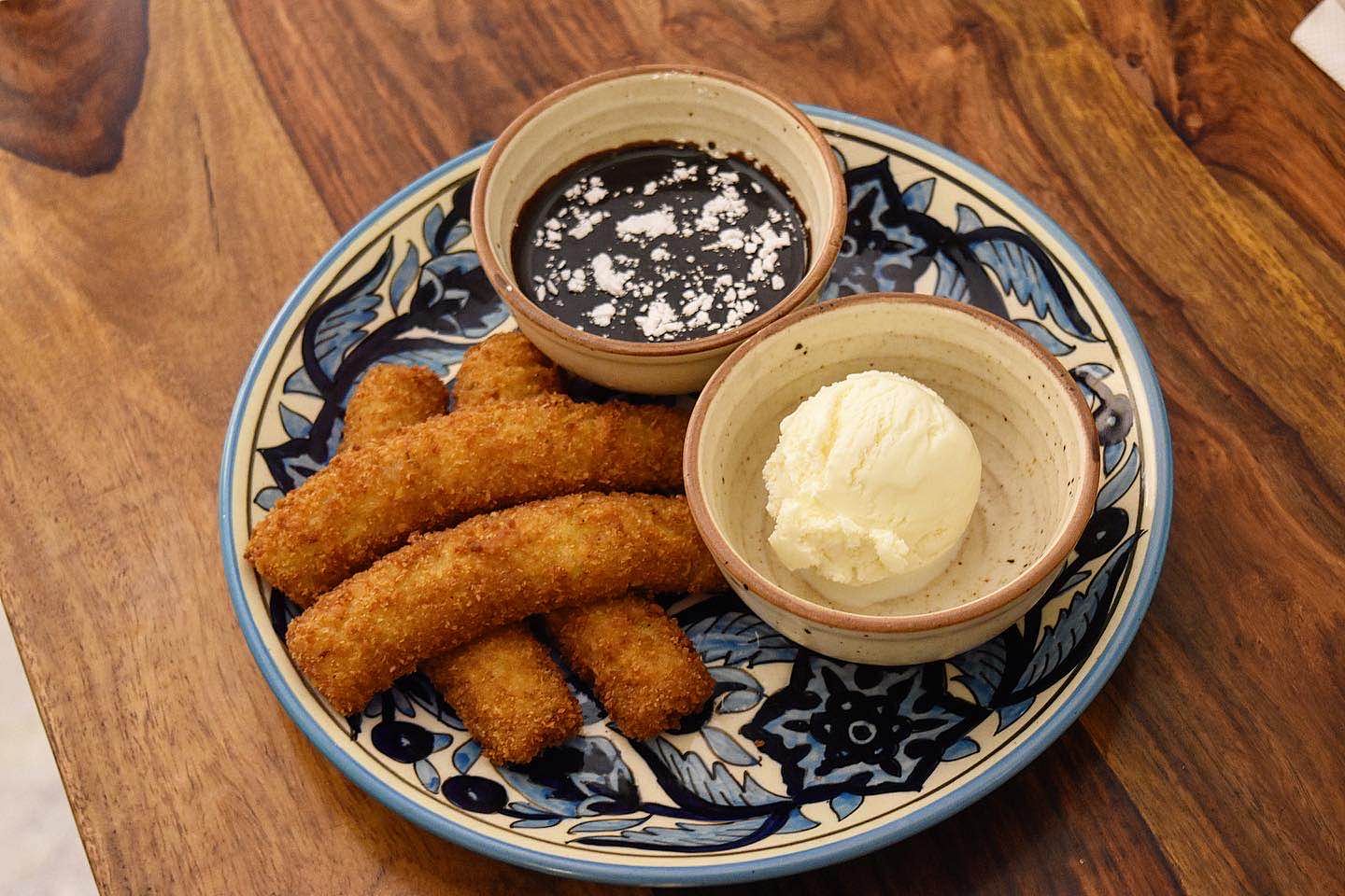 Dish,Food,Cuisine,Ingredient,Dip,Comfort food,Fried food,Aioli,Snack,Mozzarella sticks