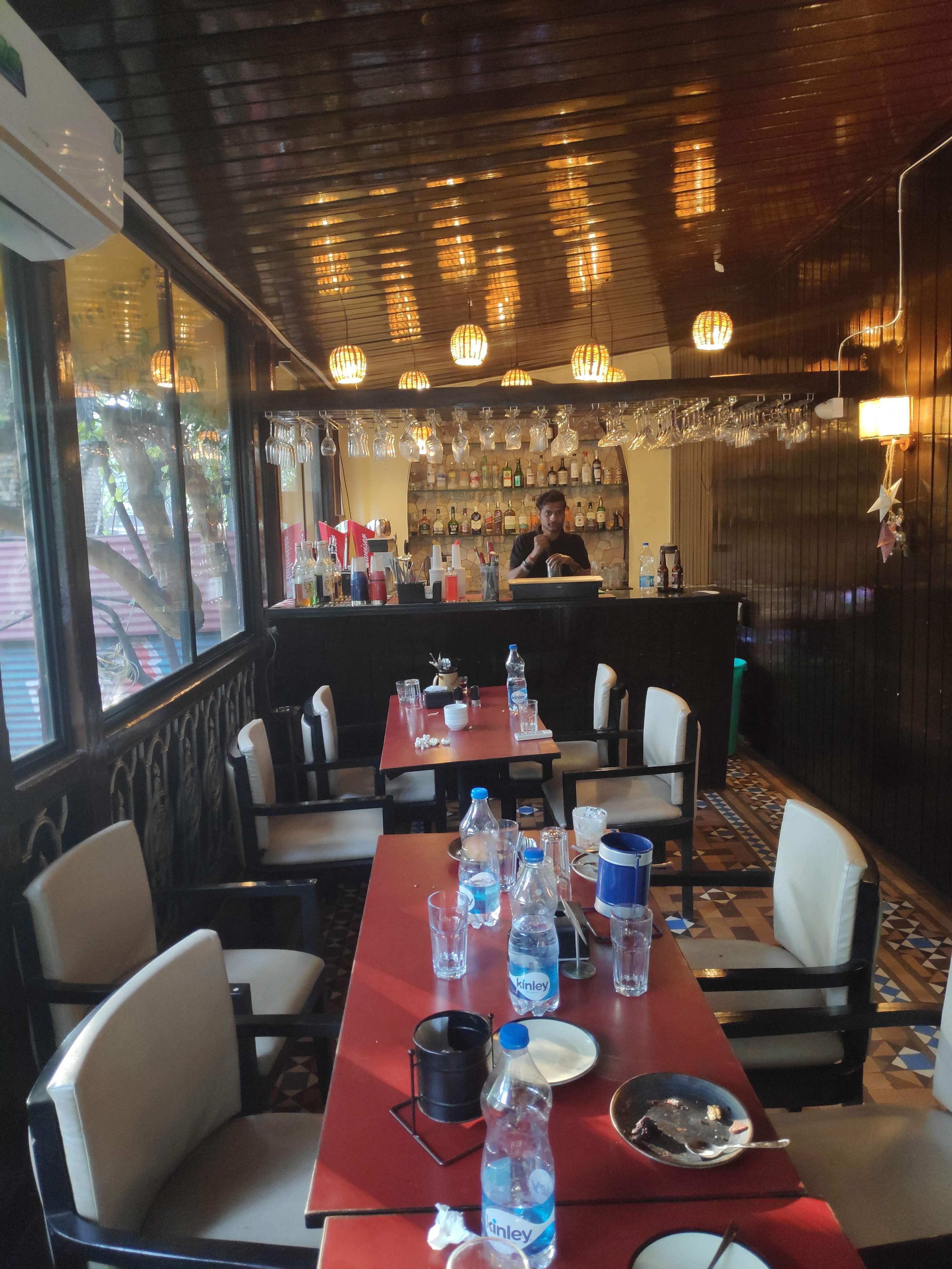 Restaurant,Table,Interior design,Building,Room,Coffeehouse,Furniture,Glass,Architecture,Diner