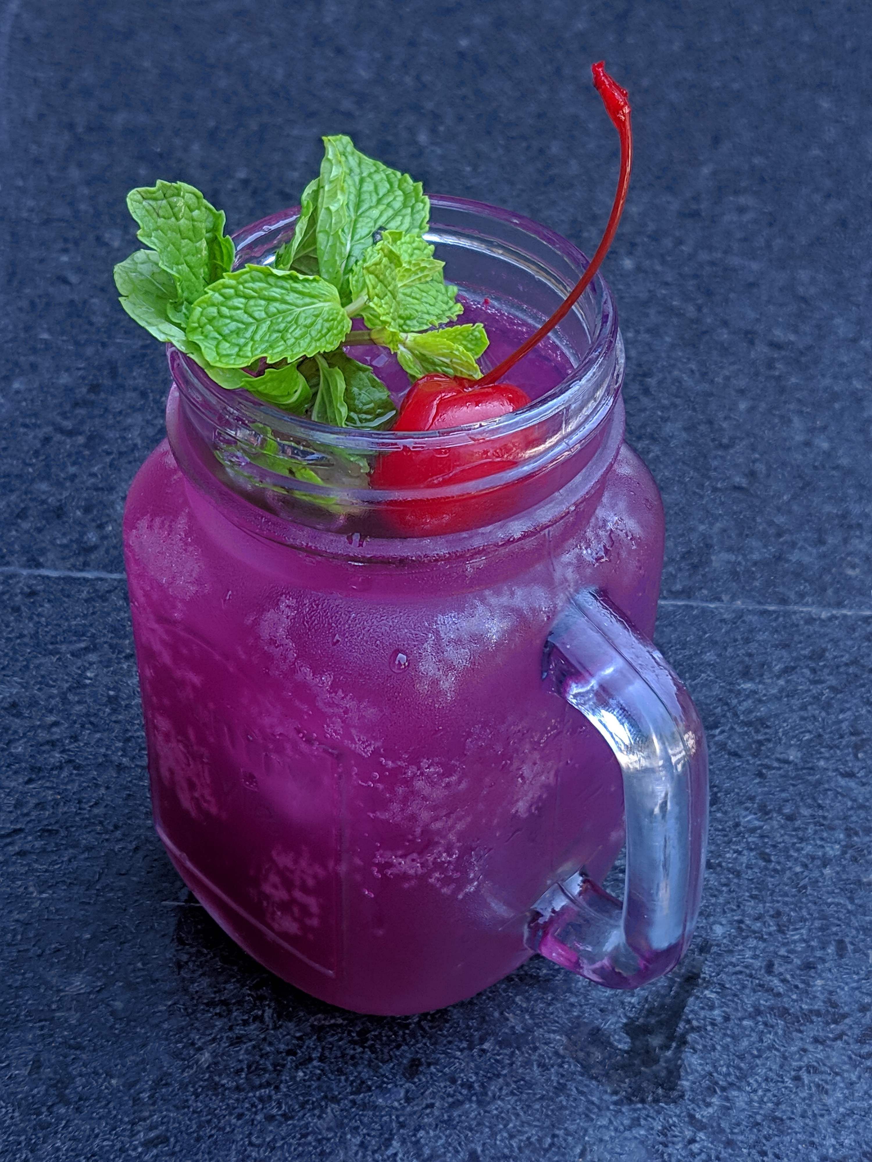 Drink,Mint,Vegetable juice,Food,Peppermint,Smoothie,Plant,Aguas frescas,Non-alcoholic beverage,Cocktail