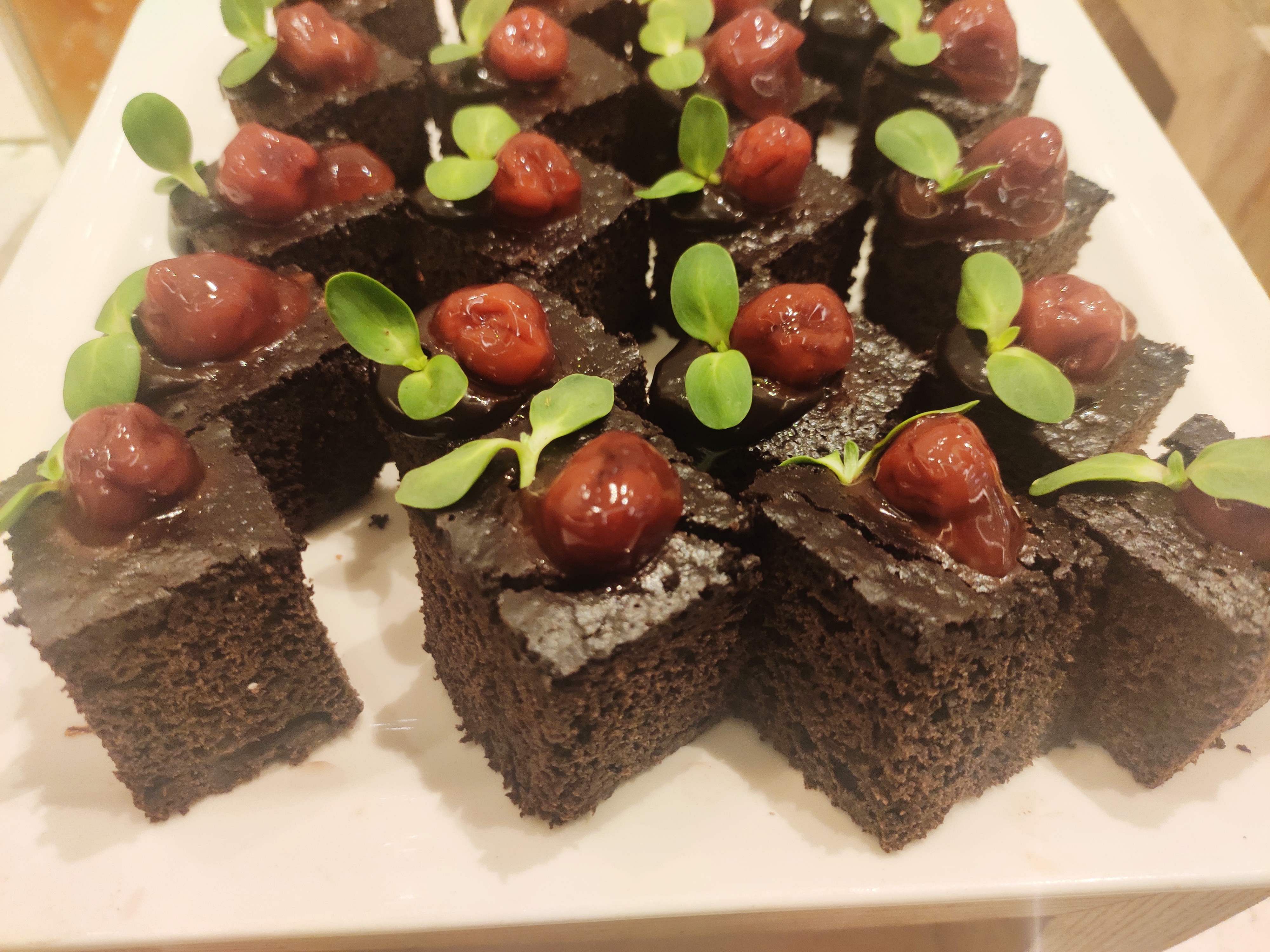 Food,Dish,Cuisine,Chocolate brownie,Ingredient,Dessert,À la carte food,Produce,appetizer,Sweetness