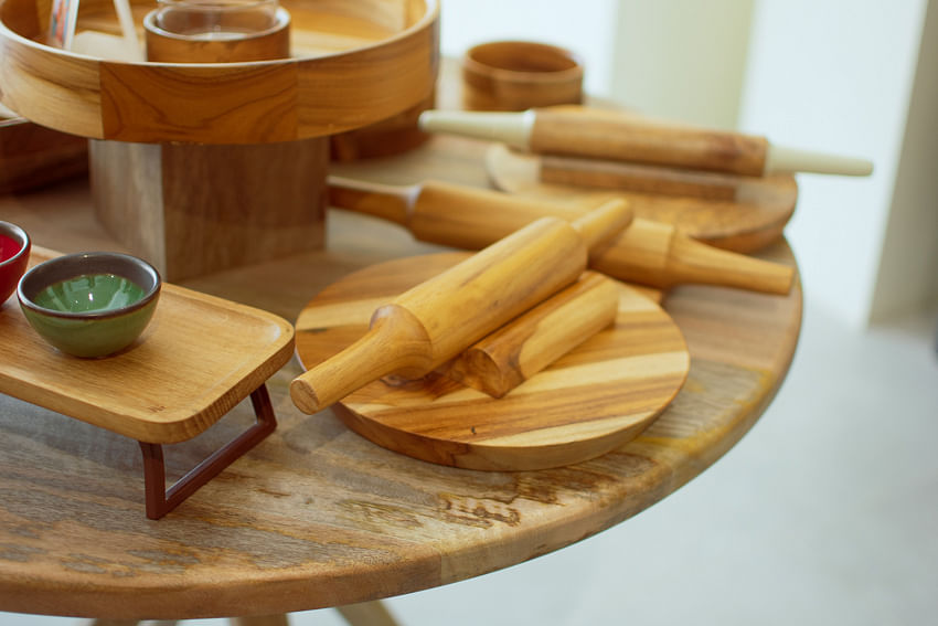 Dish,Wood,Bowl,Table,Cuisine,Food,Furniture,Side dish