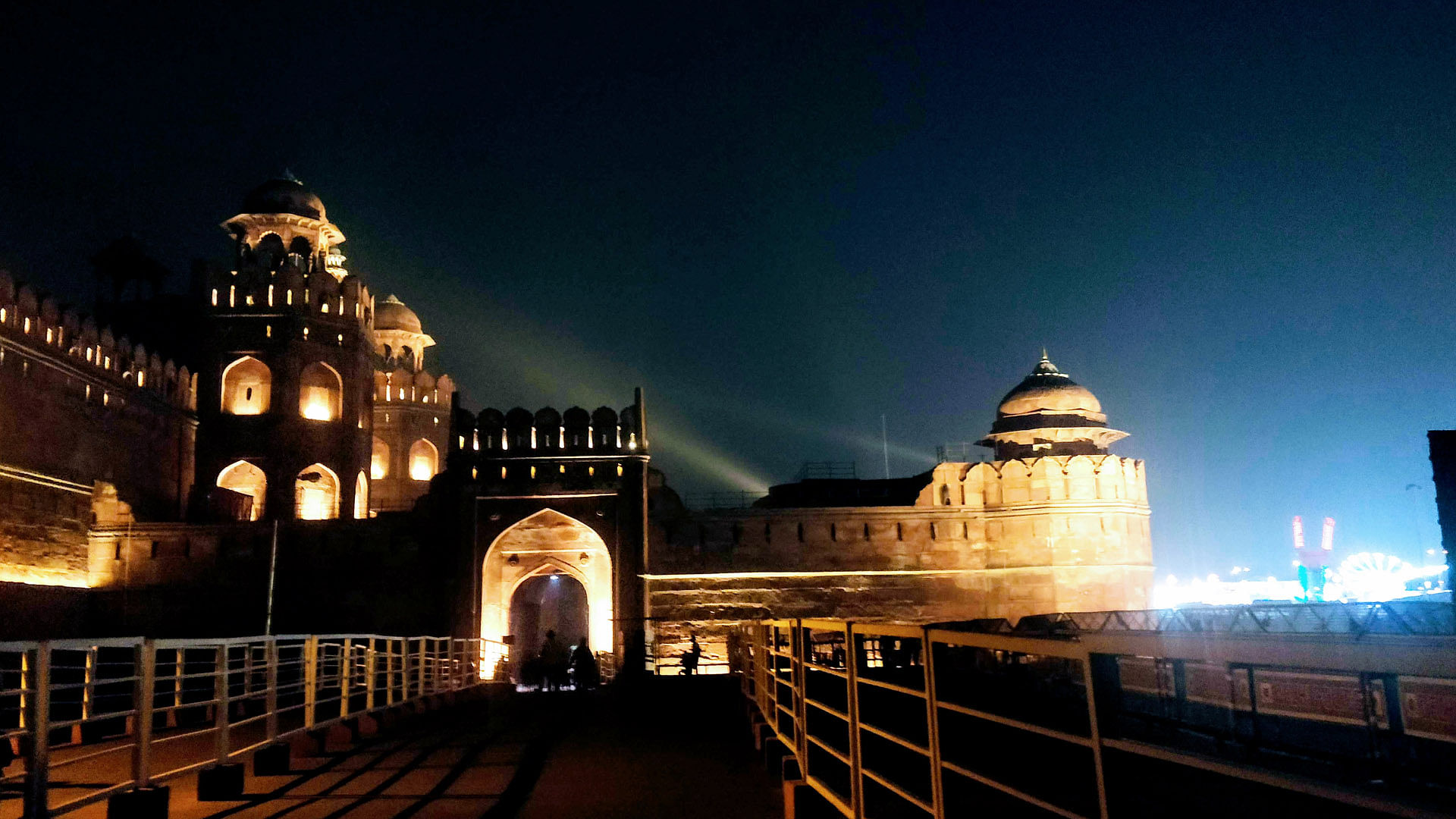 Landmark,Sky,Night,Light,Architecture,Lighting,Building,City,Tourism,Tourist attraction