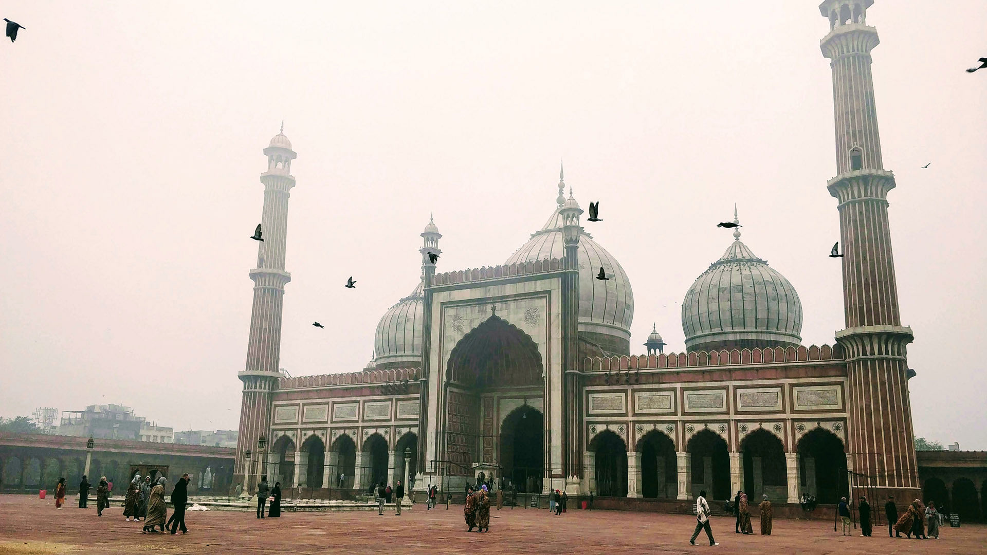 Landmark,Mosque,Dome,Khanqah,Holy places,Building,Place of worship,Architecture,Classical architecture,Historic site