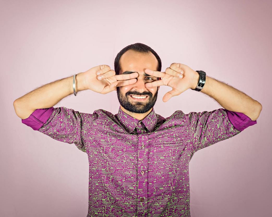 Eyewear,Glasses,Shoulder,Head,Forehead,Pink,Arm,Purple,Cheek,Gesture