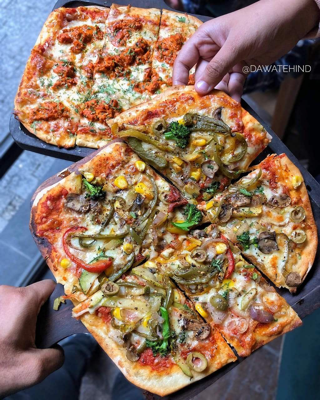 Dish,Food,Cuisine,Pizza,California-style pizza,Flatbread,Pizza cheese,Ingredient,Fast food,Italian food