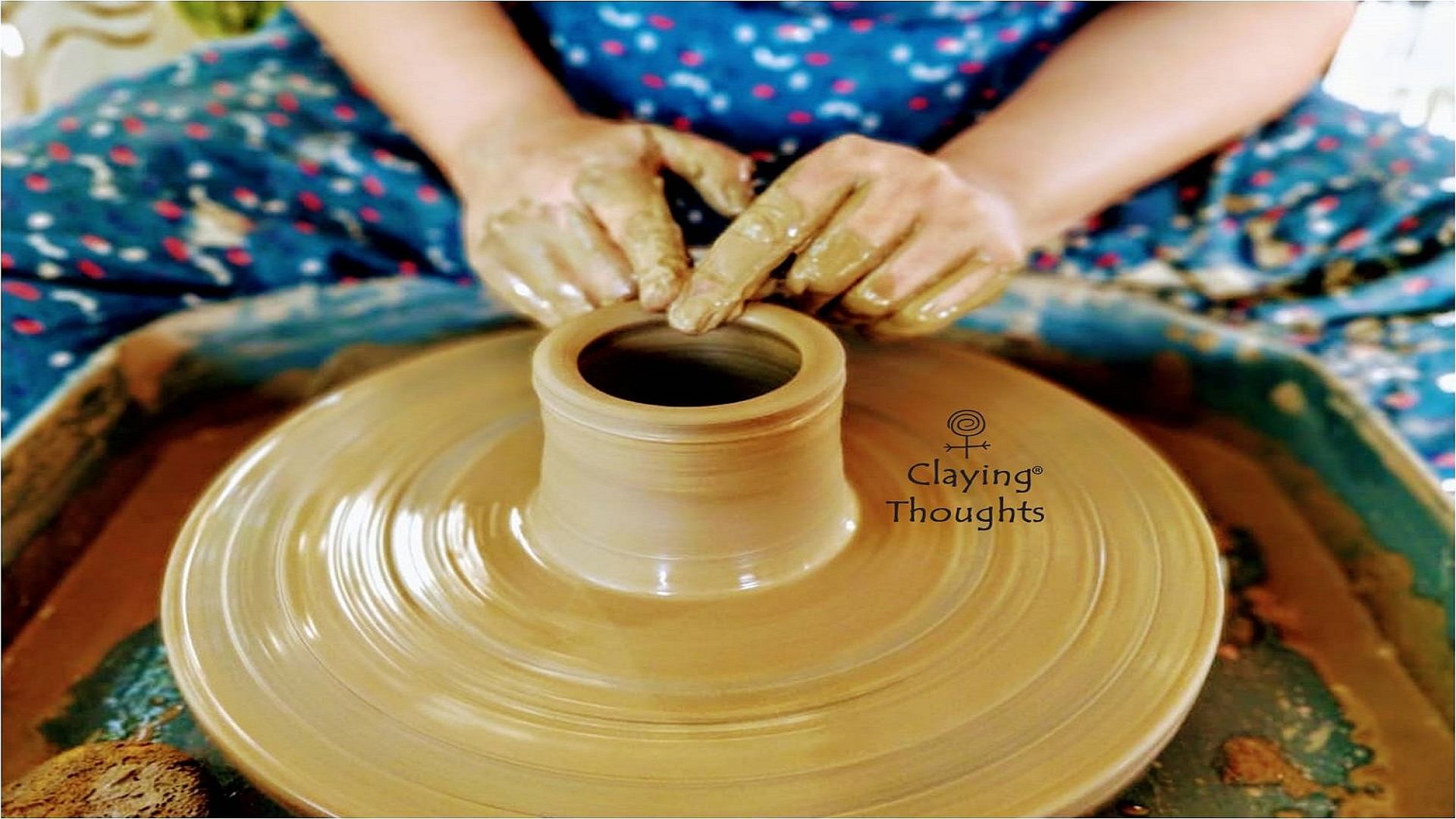 Potter's wheel,earthenware,Wheel,Pottery,Auto part,Clay,Automotive wheel system,Machine,Art,Hand