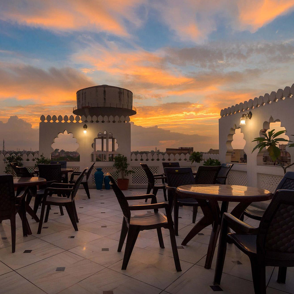 Sky,Evening,Sunset,Real estate,Morning,Cloud,Furniture,Dusk,Architecture,Building