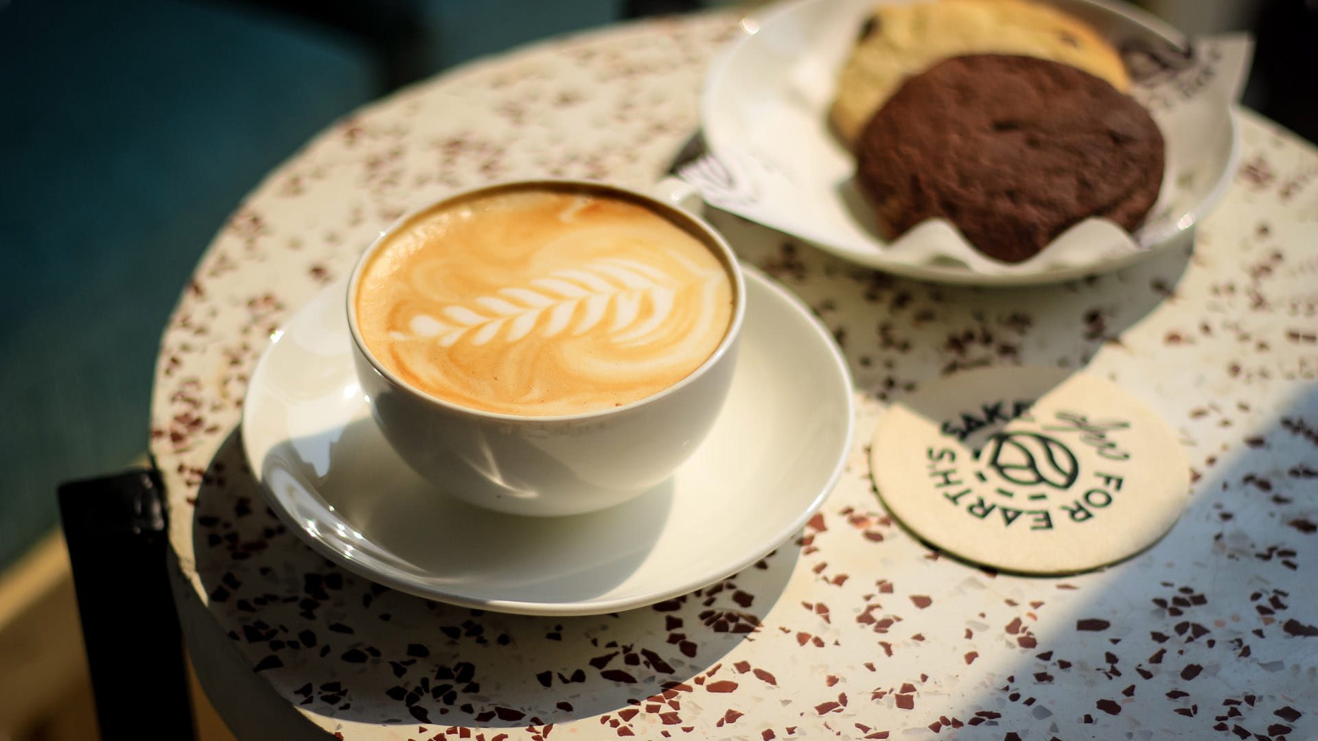 Cup,Coffee,Wiener melange,Espresso,Coffee cup,Food,Café au lait,Cappuccino,Drink,Latte