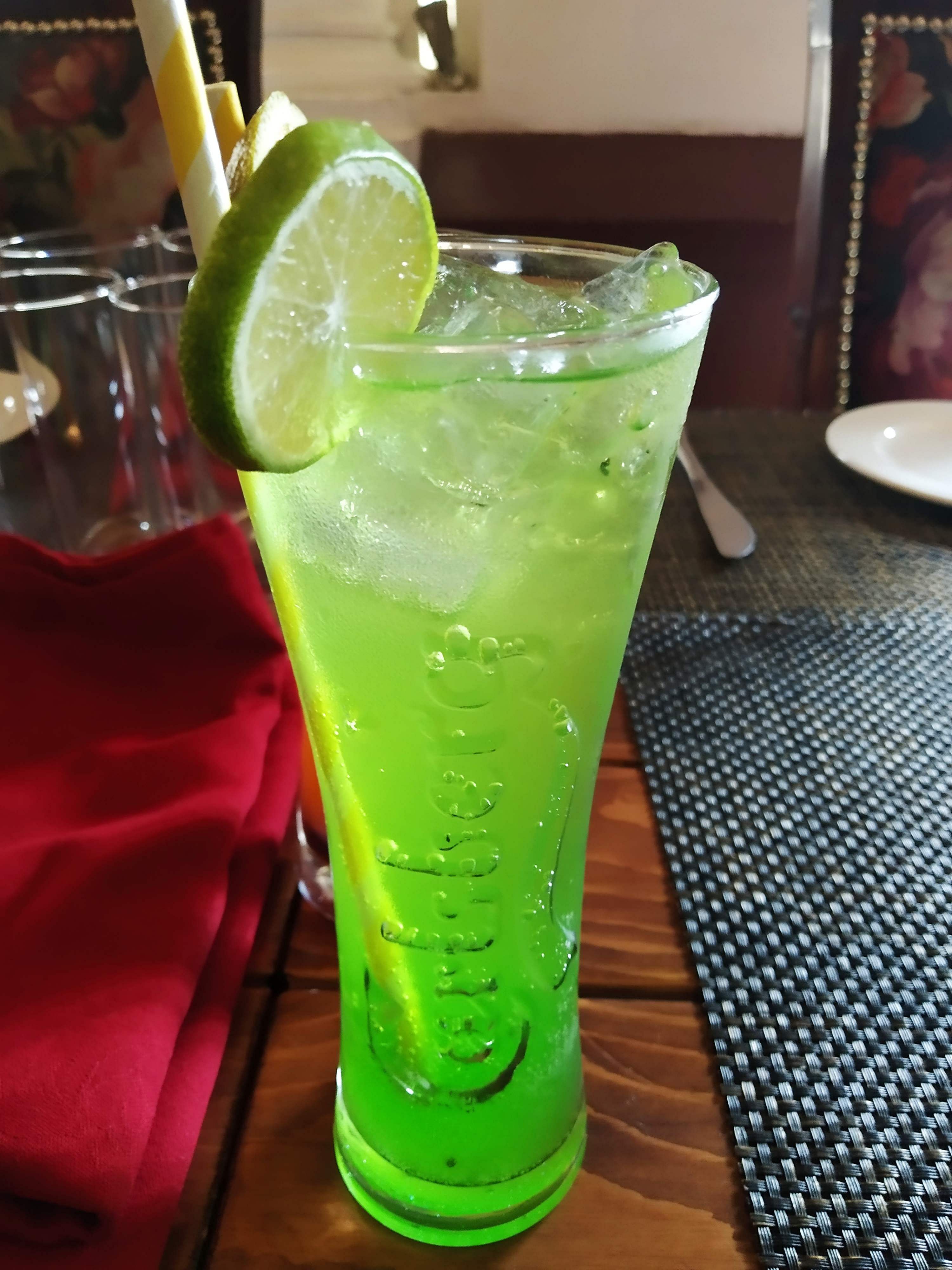 Drink,Non-alcoholic beverage,Limeade,Lemonsoda,Juice,Alcoholic beverage,Limonana,Distilled beverage,Cocktail garnish,Caipirinha