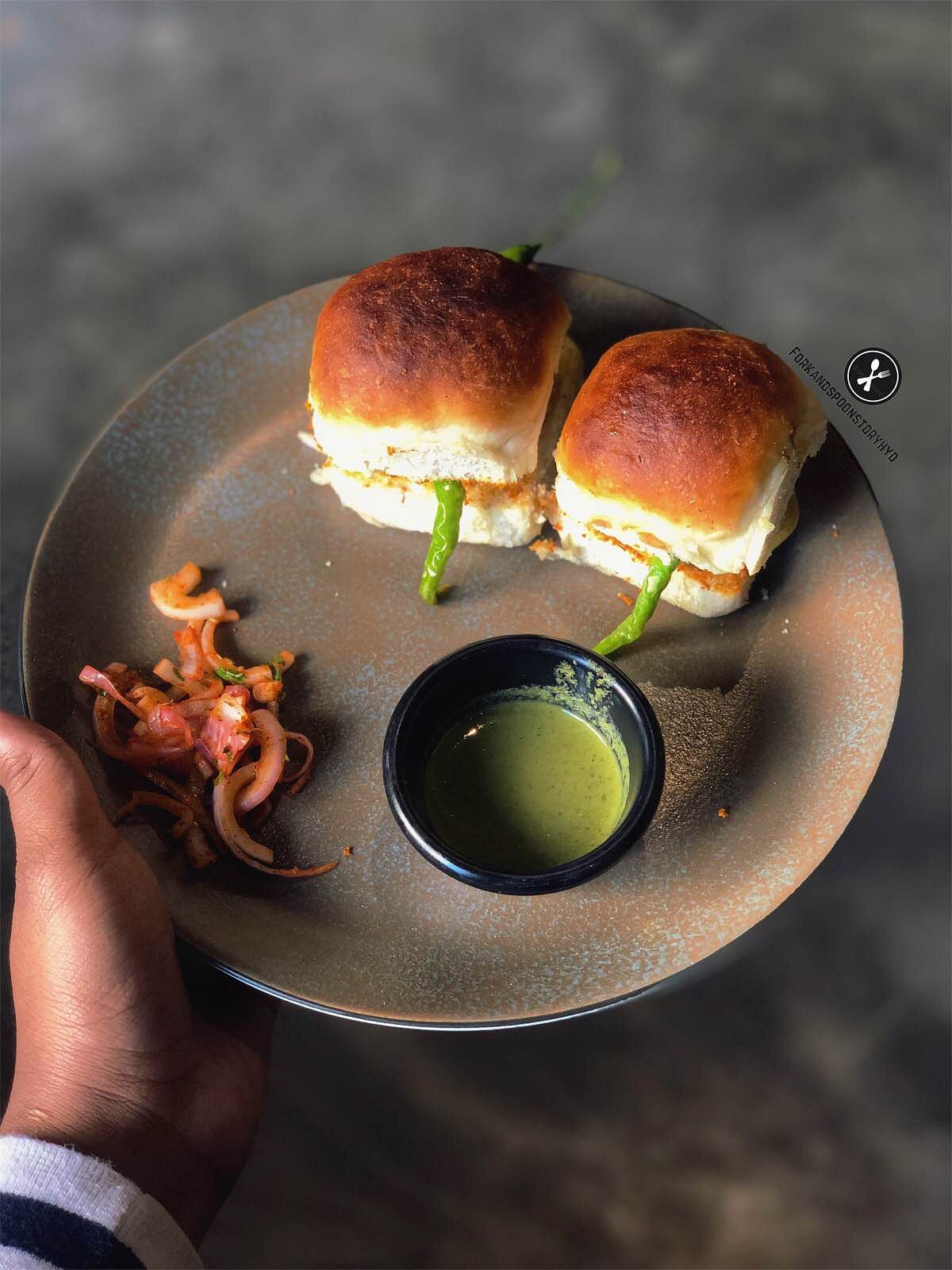 Dish,Food,Cuisine,Bun,Ingredient,Slider,Hamburger,Fast food,Finger food,appetizer
