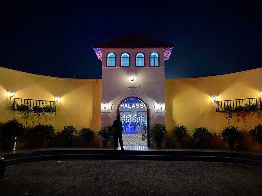 Landmark,Night,Light,Sky,Architecture,Lighting,Building,Facade,Tourist attraction,Arch