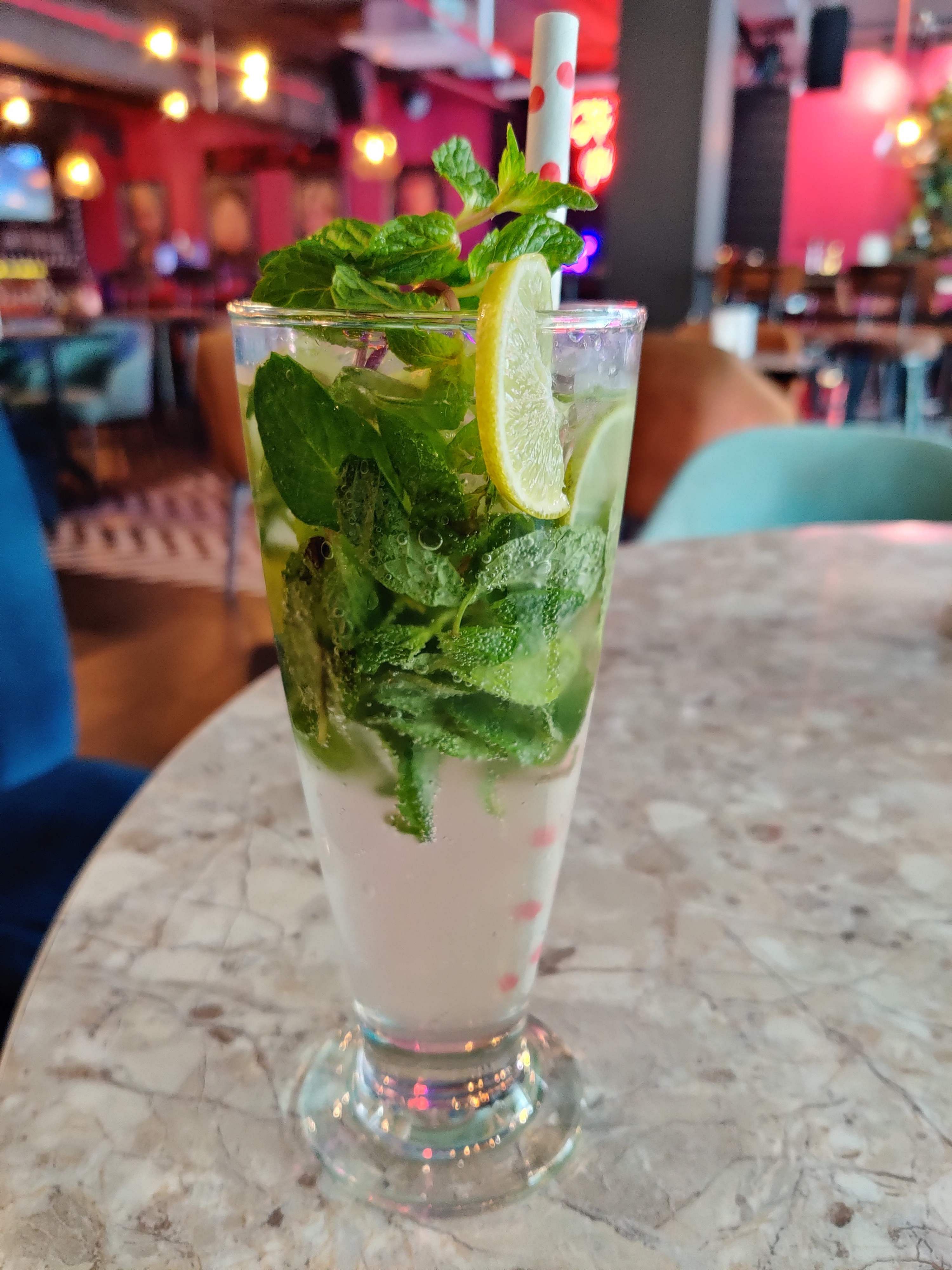 Mojito,Drink,Non-alcoholic beverage,Food,Alcoholic beverage,Cocktail garnish,Cocktail,Mint julep,Distilled beverage,Caipiroska