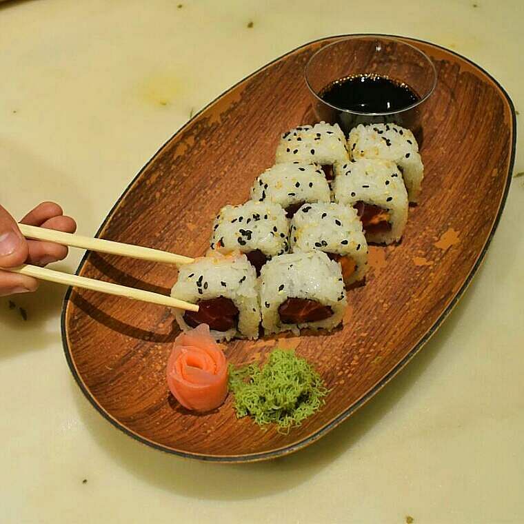 Dish,Food,Cuisine,Ingredient,Comfort food,Sushi,Skewer,Chopsticks,Yakitori,Steamed rice