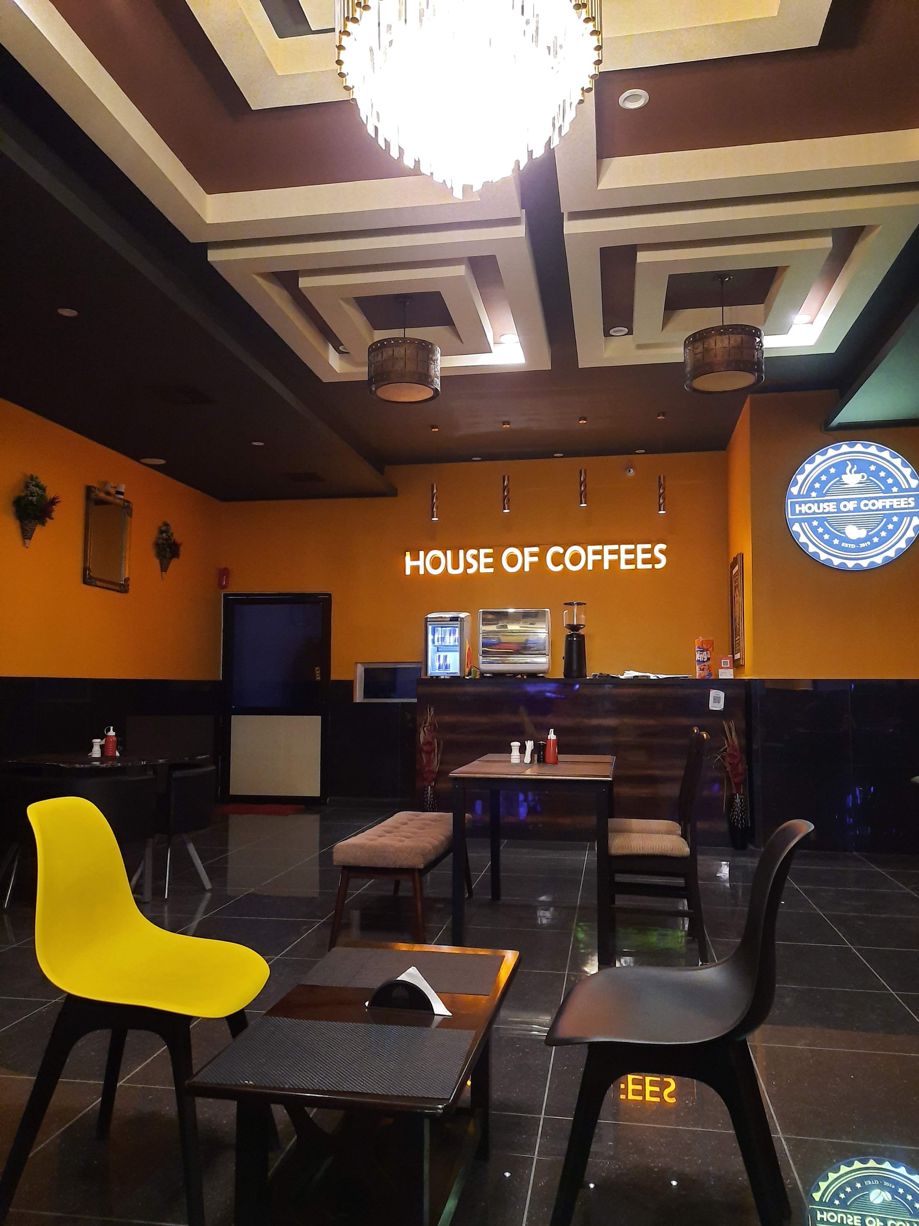 Interior design,Building,Room,Ceiling,Furniture,Table,Architecture,Café,Coffeehouse,Restaurant