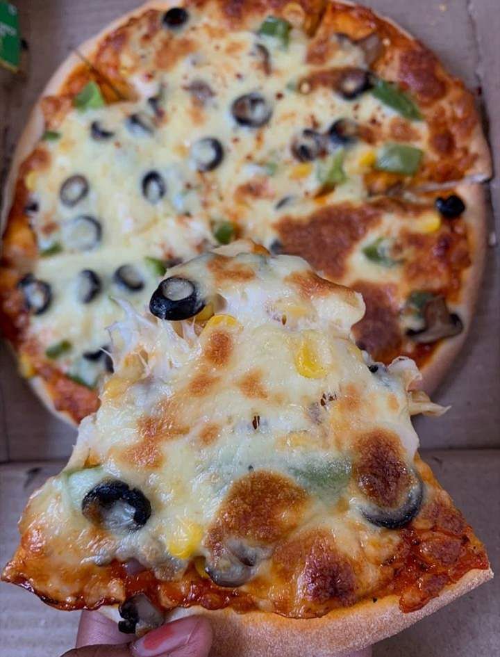 Dish,Food,Cuisine,Pizza,Pizza cheese,Ingredient,Flatbread,California-style pizza,Comfort food,Italian food