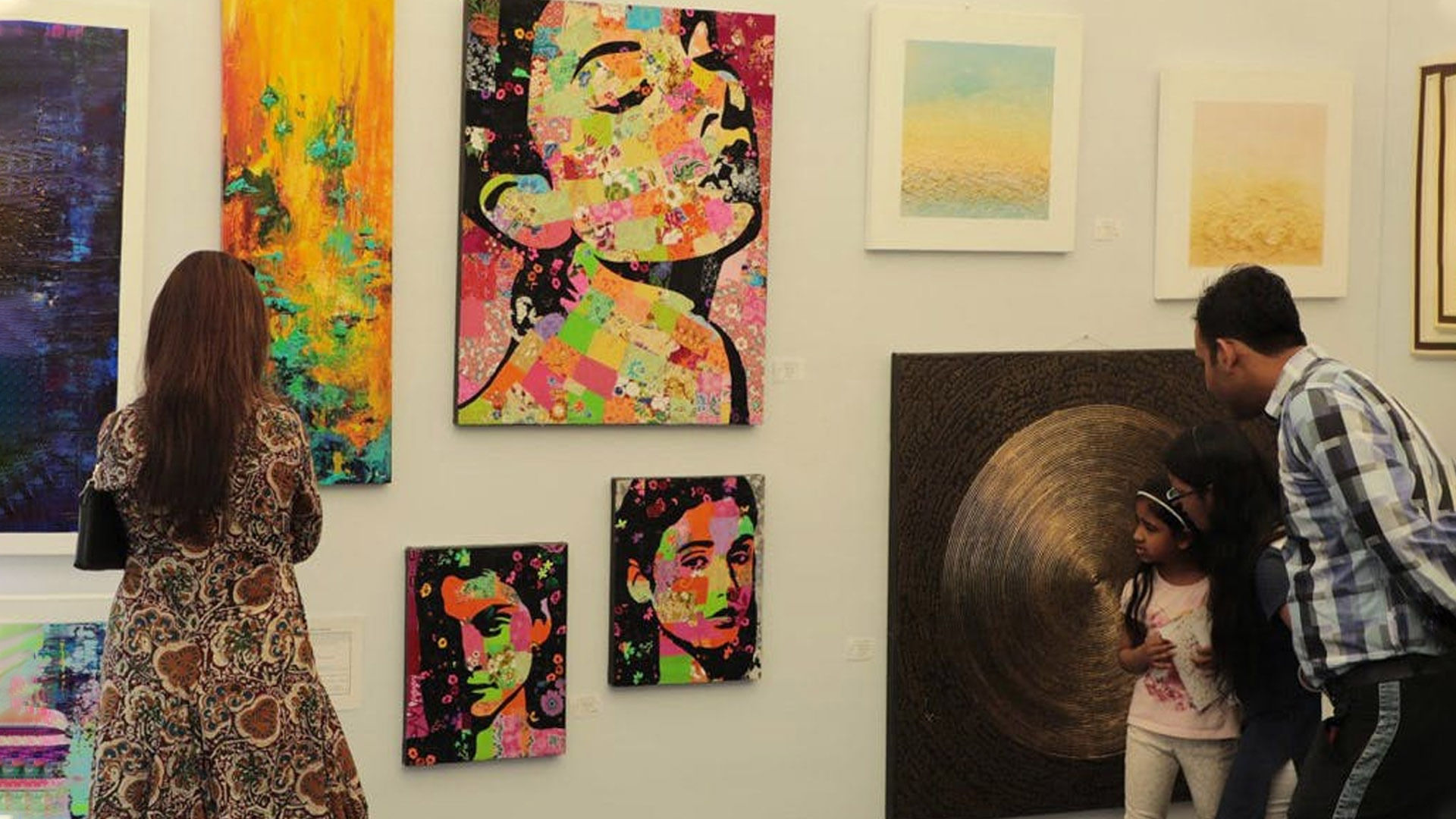 Art,Art exhibition,Art gallery,Modern art,Visual arts,Exhibition,Painting,Vernissage,Artist,Collection