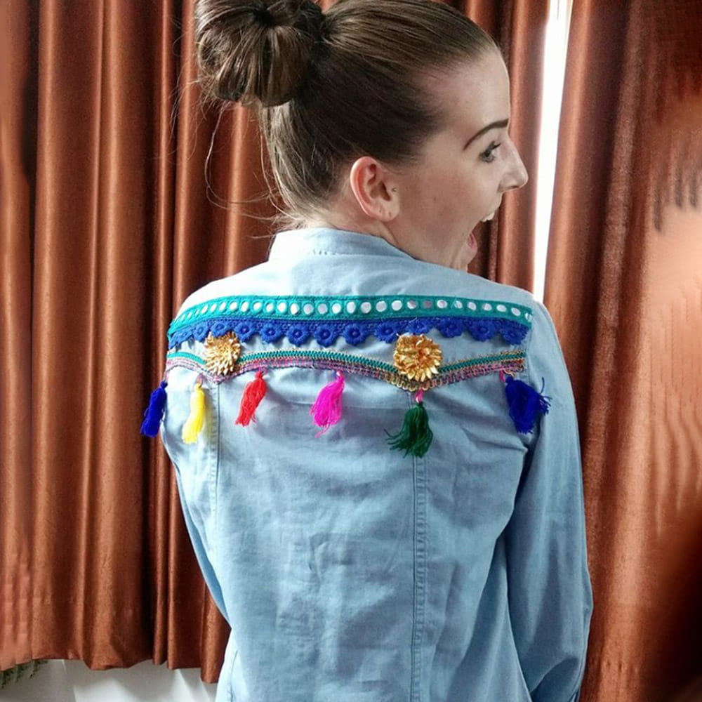 Hair,Turquoise,Clothing,Shoulder,Hairstyle,Neck,Joint,Textile,Chignon,Silk