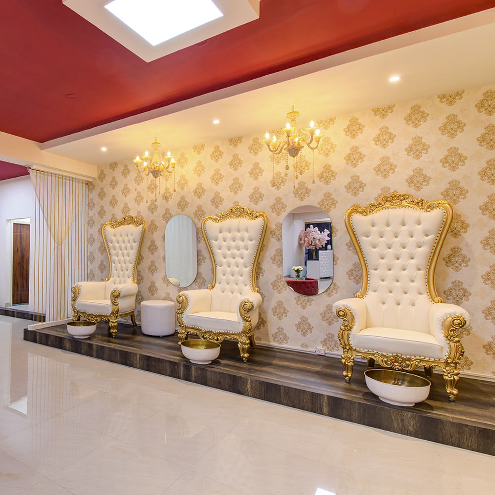 Room,Ceiling,Property,Interior design,Wall,Tile,Floor,Furniture,Yellow,Wallpaper