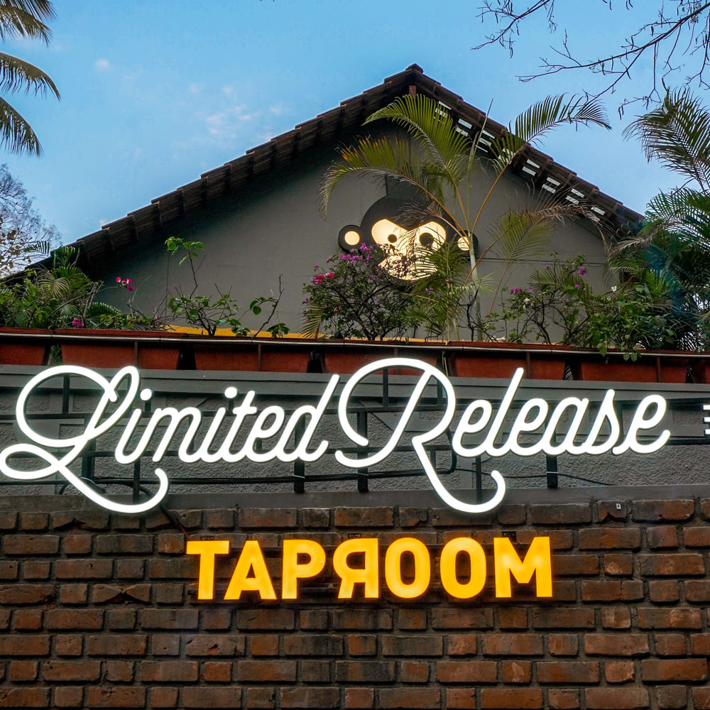 Sky,Font,Building,House,Tree,Home,Real estate,Architecture,Signage,Facade