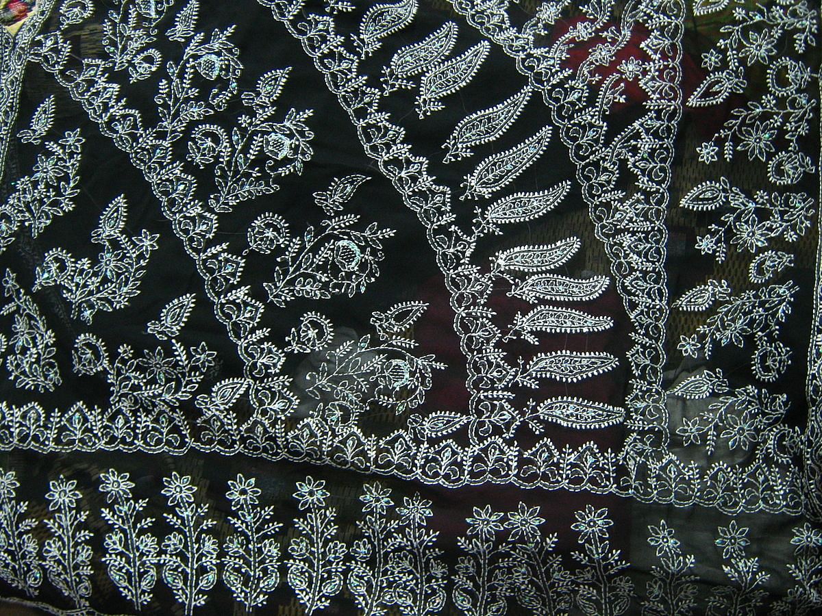 Pattern,Lace,Textile,Motif,Leaf,Design,Visual arts,Pattern,Embellishment,Paisley