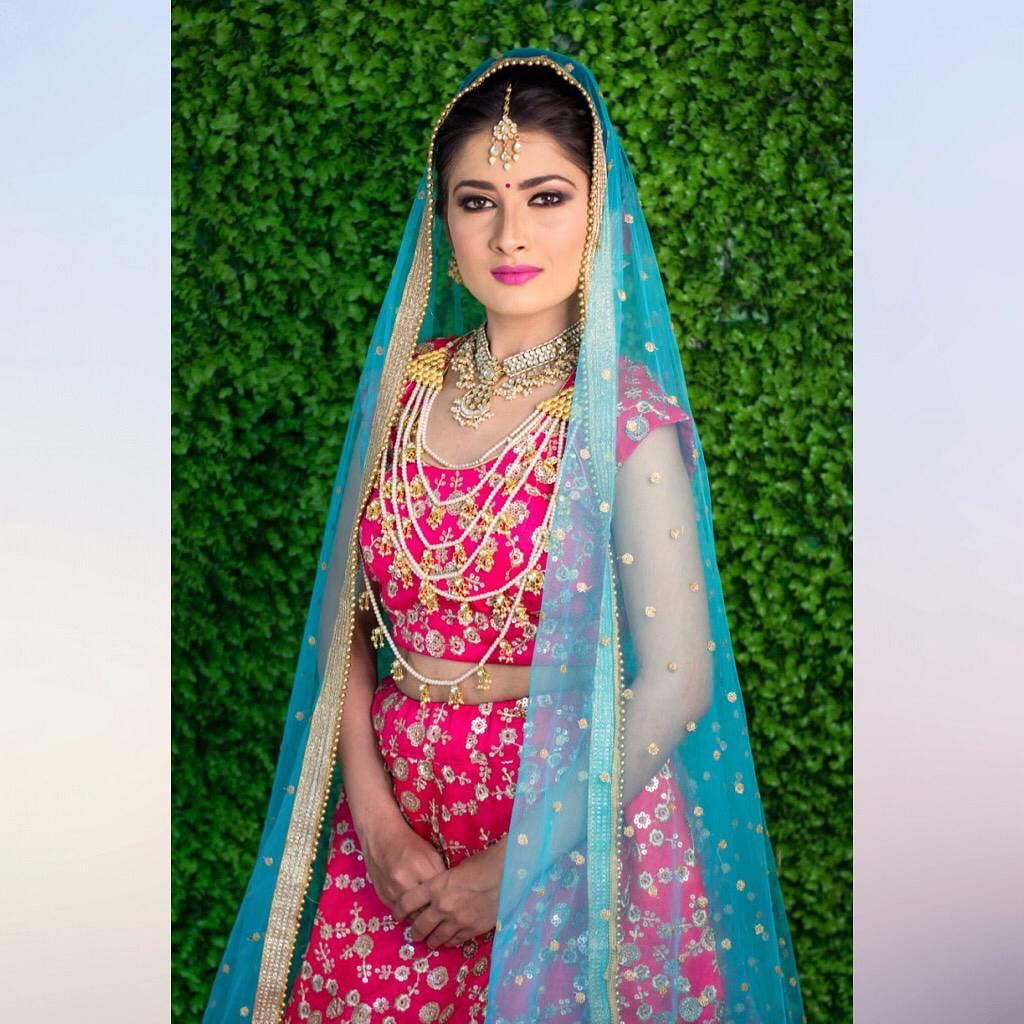 Clothing,Pink,Sari,Turquoise,Blue,Green,Aqua,Magenta,Formal wear,Tradition