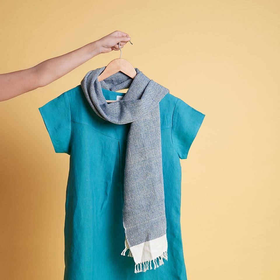 Blue,Clothing,Aqua,Product,Turquoise,Stole,Azure,Teal,T-shirt,Scarf