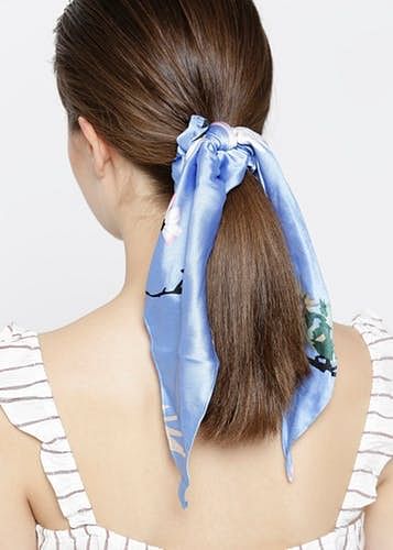 Hair,Hairstyle,Blue,Neck,Chin,Long hair,Hair coloring,Brown hair,Hair tie,Hair accessory