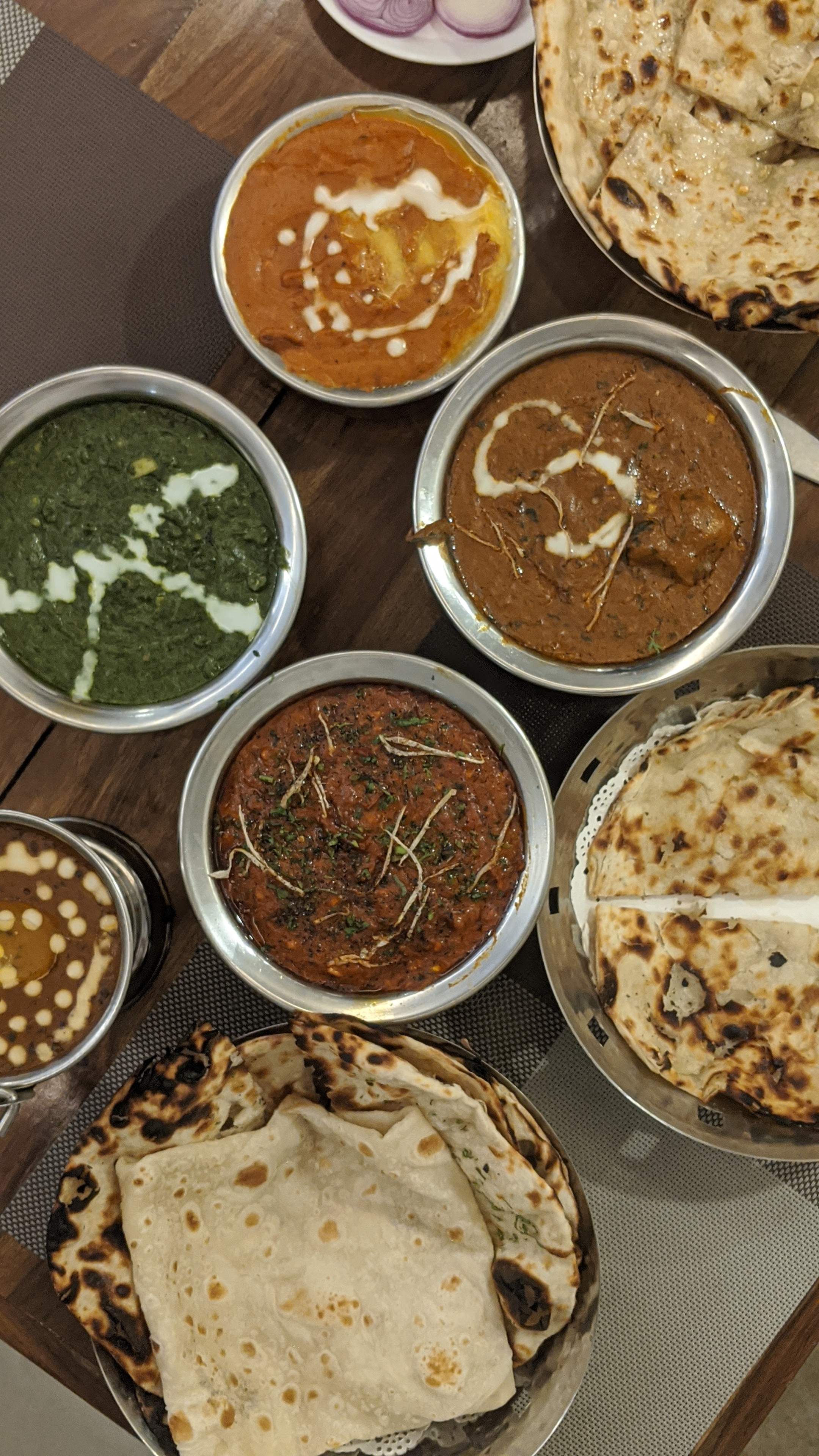 Dish,Food,Cuisine,Ingredient,Naan,Punjabi cuisine,Indian cuisine,Recipe,Sindhi cuisine,Dal makhani