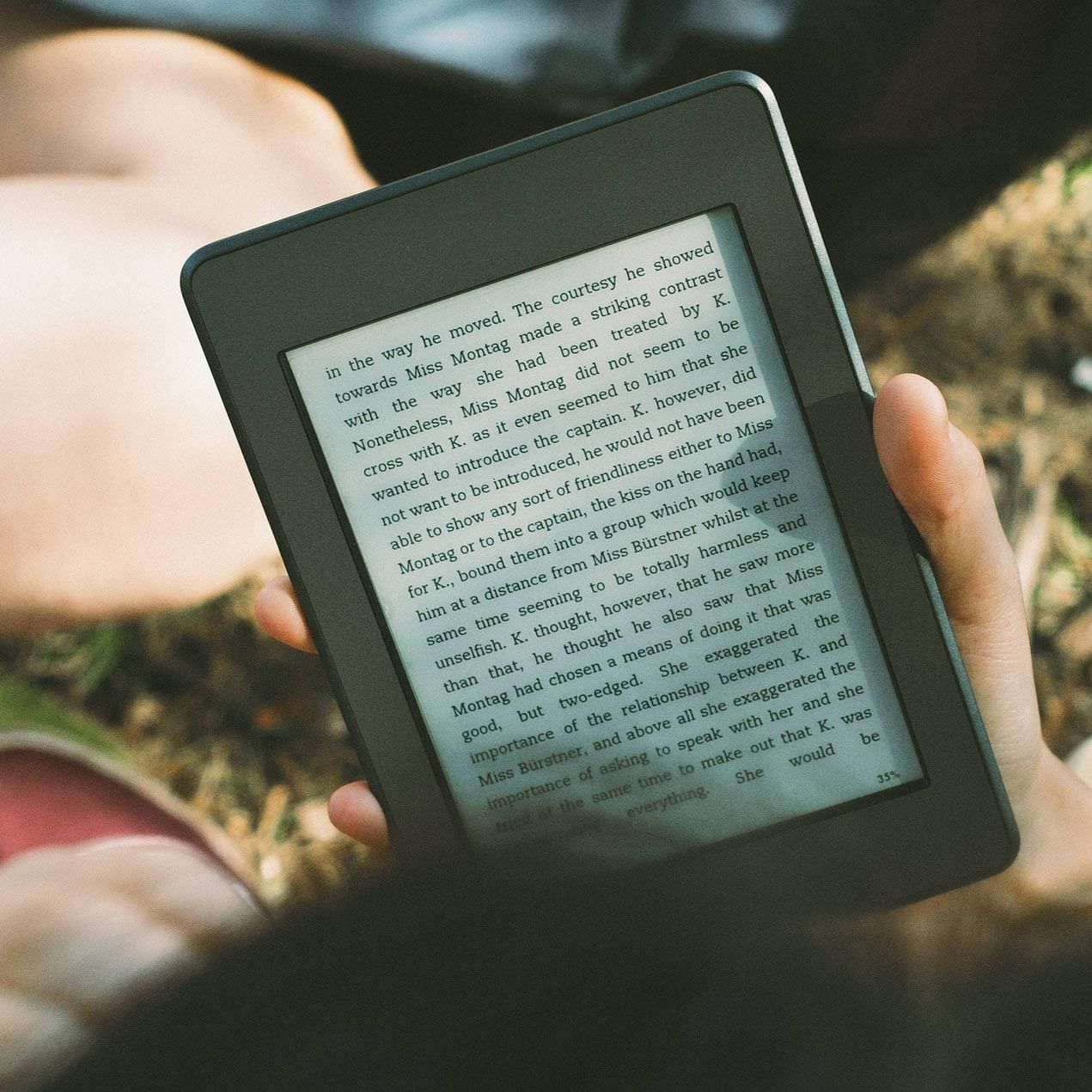 Text,e-book readers,Mobile device,Electronic device,Technology,Gadget,Ipad,Hand,Font,Reading