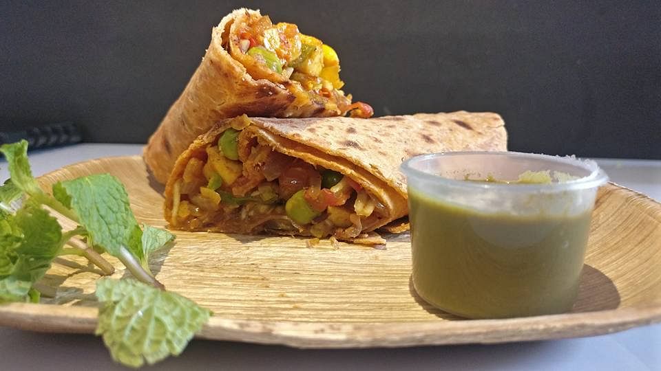 Dish,Food,Cuisine,Ingredient,Mission burrito,Sandwich wrap,Burrito,Wrap roti,Shawarma,Kati roll