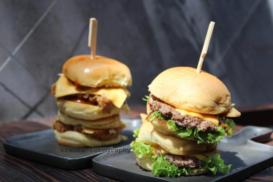 Burger Seigneur: A Phenomenal Place For Burgers And Hot Chocolate | LBB