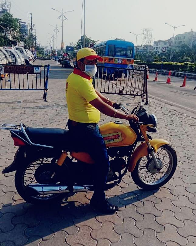 Vehicle,Motorcycle,Mode of transport,Transport,Yellow,Snapshot,Iron,Car,Helmet,Automotive wheel system