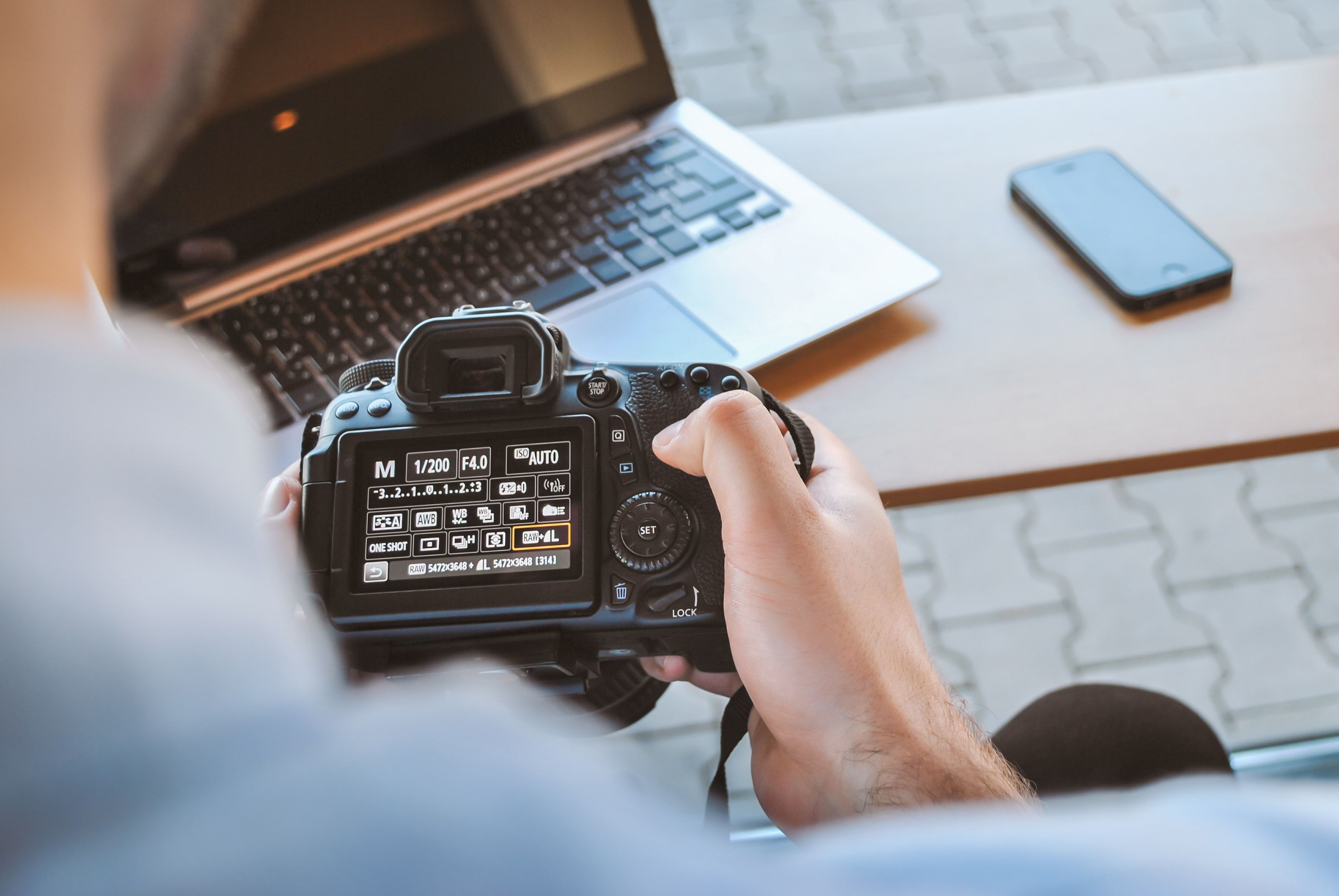 Point-and-shoot camera,Cameras & optics,Camera,Photograph,Camera accessory,Hand,Photography,Digital camera,Mirrorless interchangeable-lens camera,Reflex camera