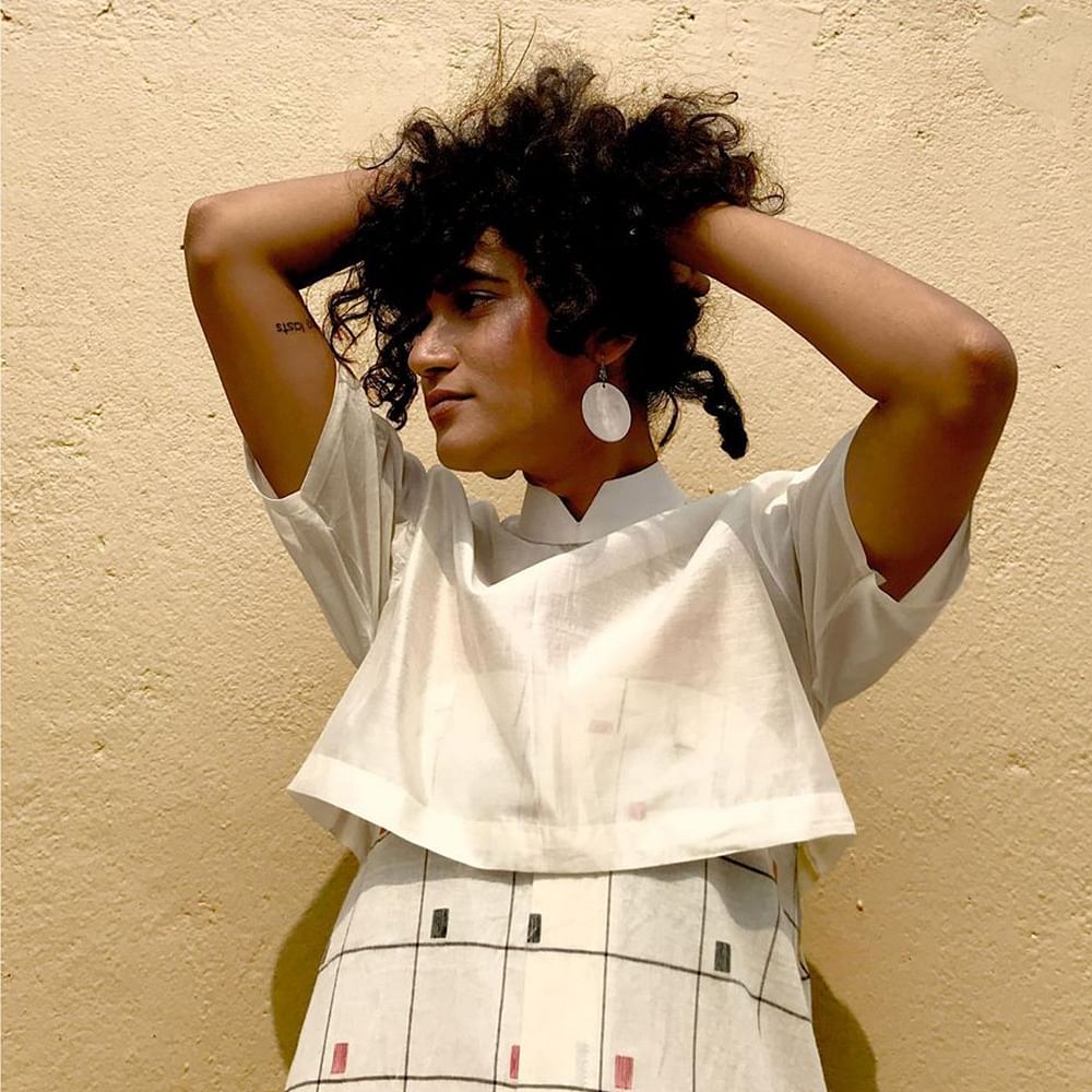 Hair,Shoulder,Hairstyle,Arm,Black hair,Photo shoot,Neck