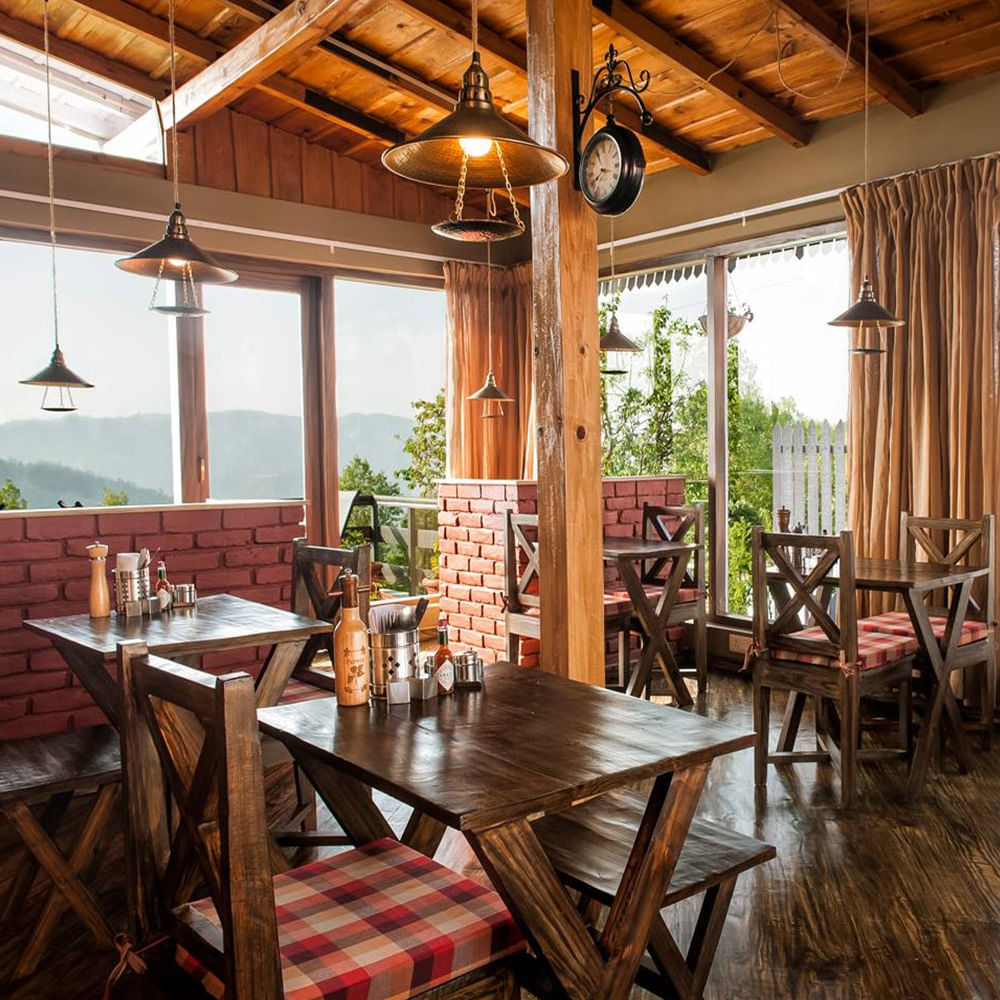 Room,Property,Building,Dining room,Ceiling,Interior design,Restaurant,Furniture,Table,House