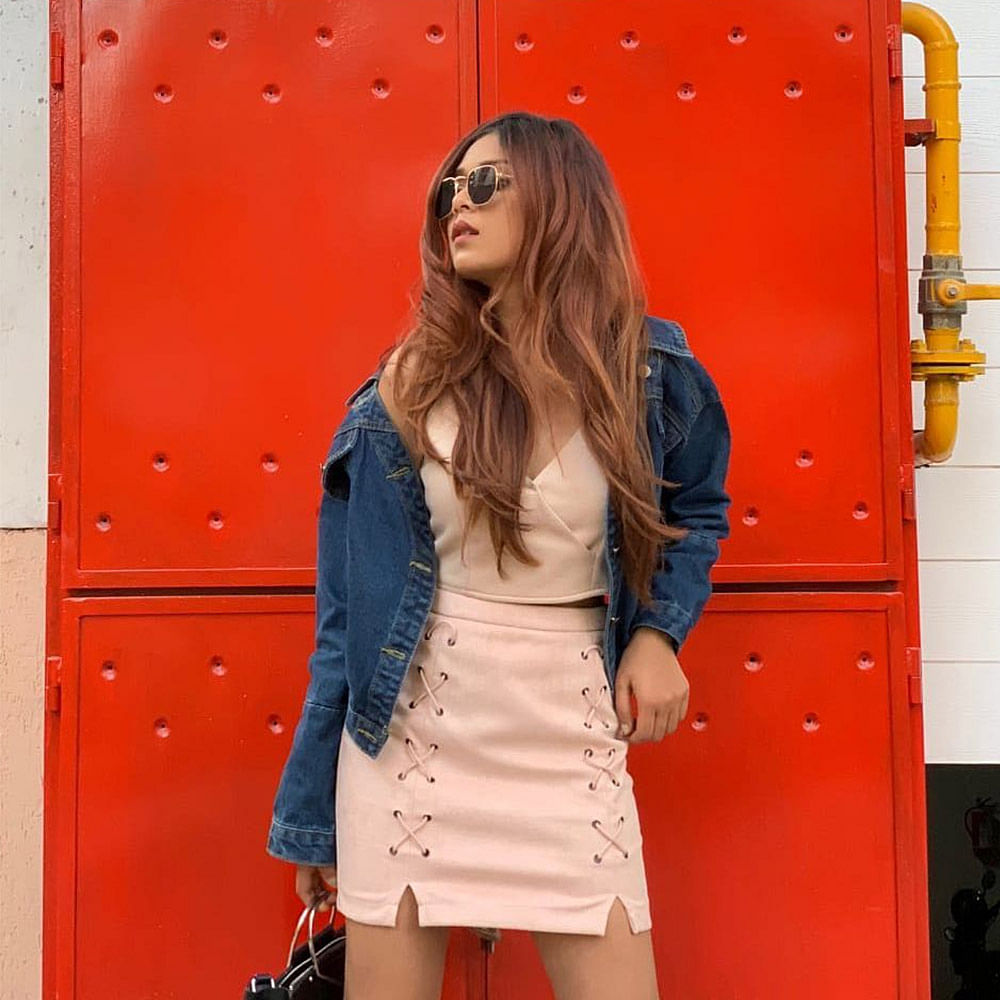 Clothing,Red,Beauty,Fashion,Waist,Denim,Orange,Long hair,Leg,Photo shoot