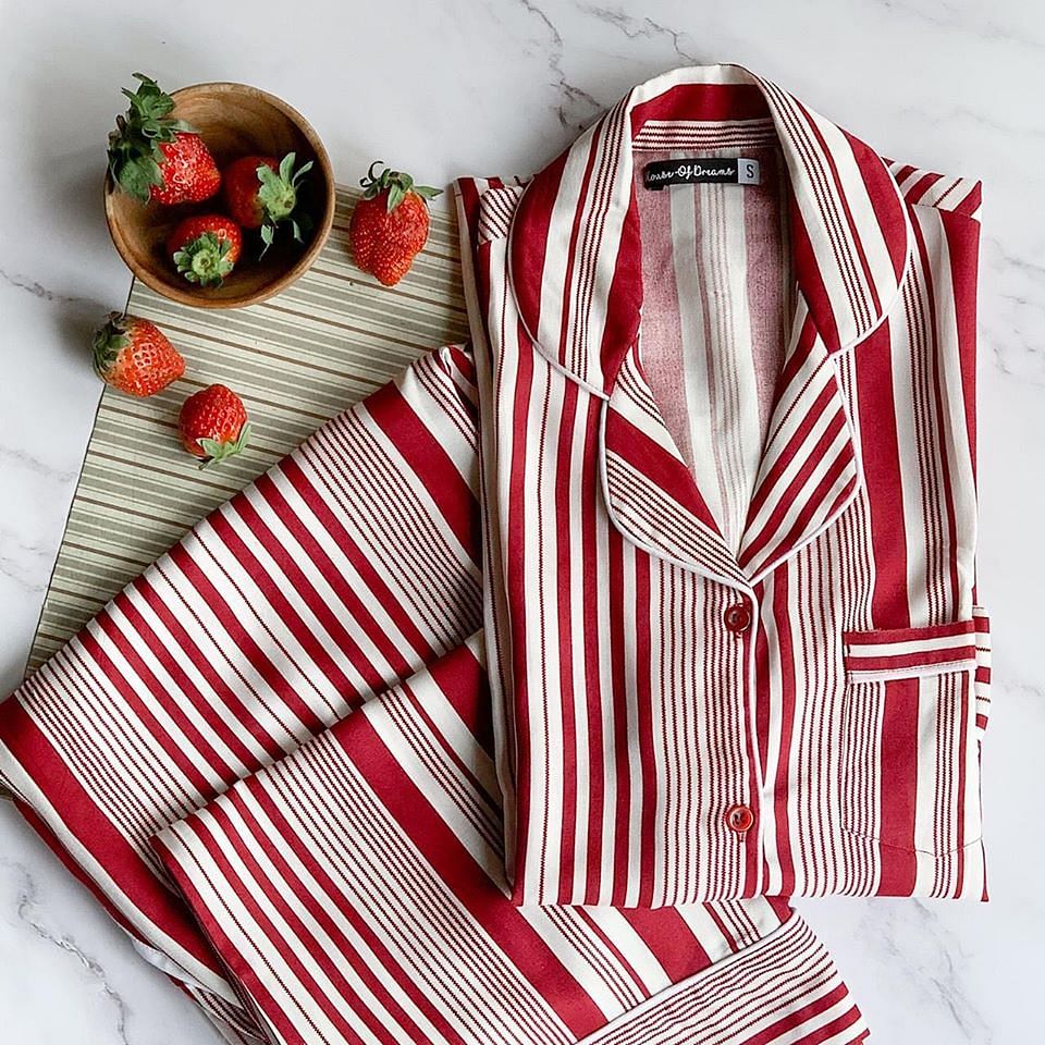 Clothing,Red,Collar,Dress shirt,Outerwear,Sleeve,Textile,Linens,Pattern,Shirt