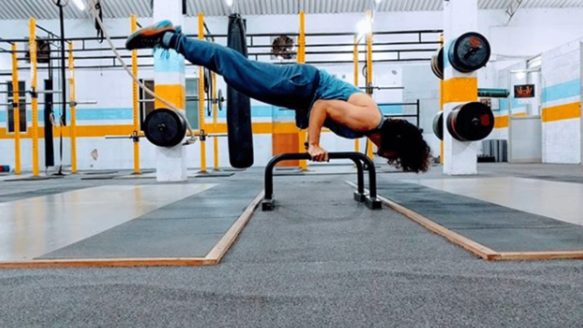 Exercise equipment,Weights,Strength training,Physical fitness,Press up,Calisthenics,Exercise,Barbell,Fitness professional,Sports