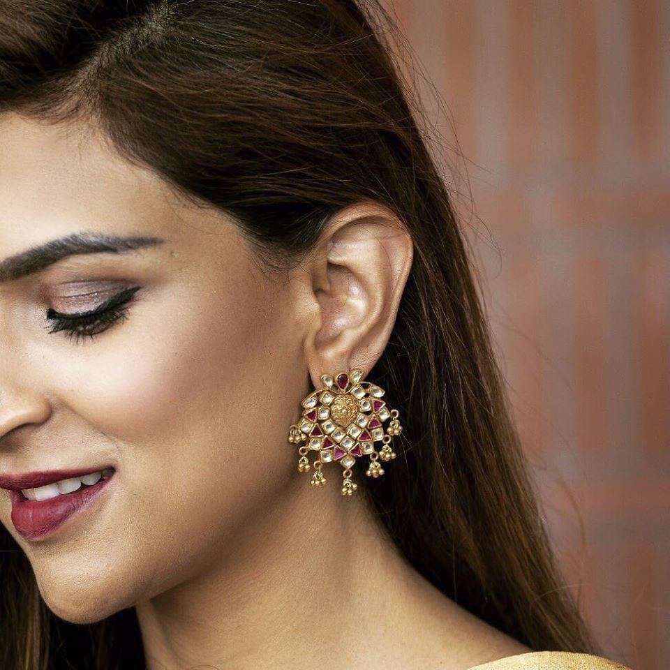 Hair,Face,Ear,Eyebrow,Hairstyle,Chin,Cheek,Nose,Beauty,Jewellery