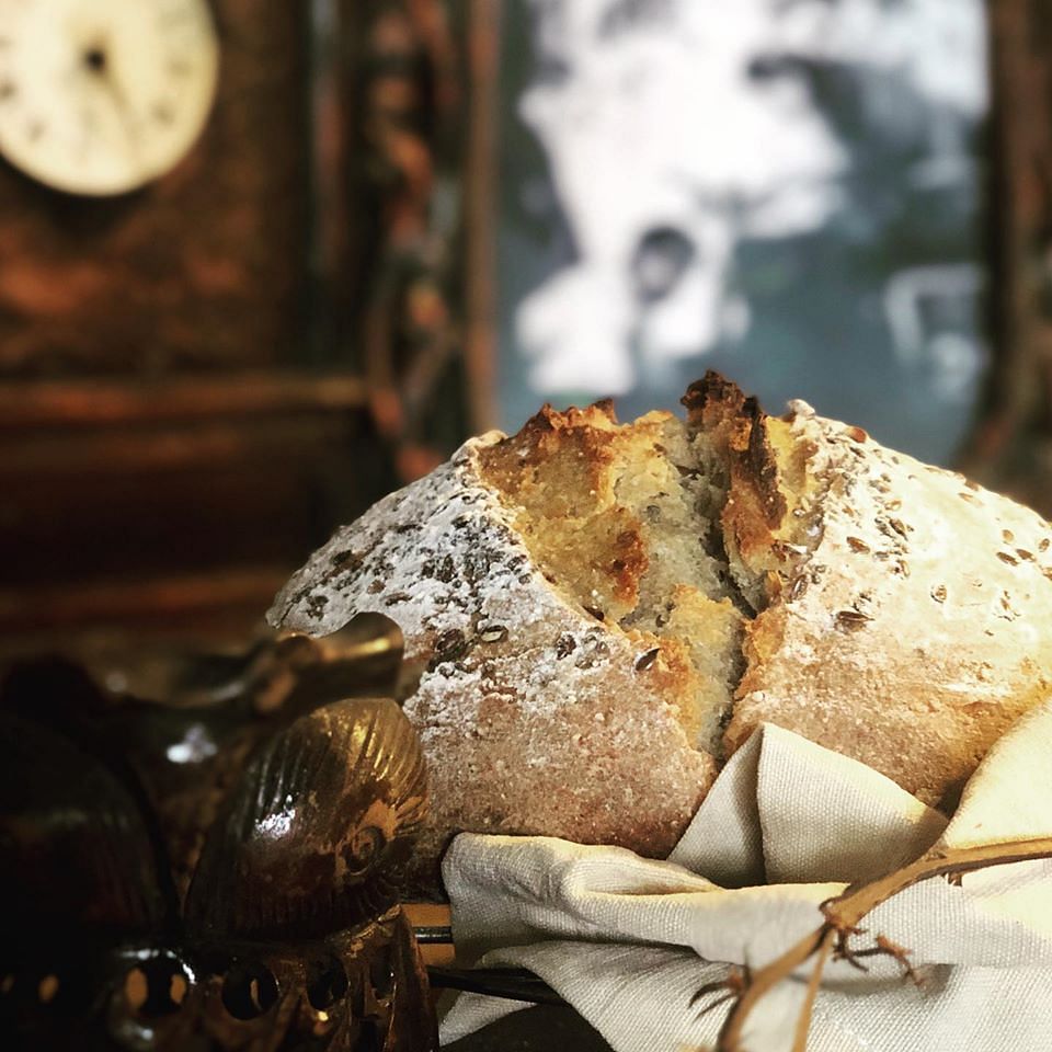 Bread,Sourdough,Food,Soda bread,Baked goods,Baking,Cuisine,Finger food,Dish,Still life photography