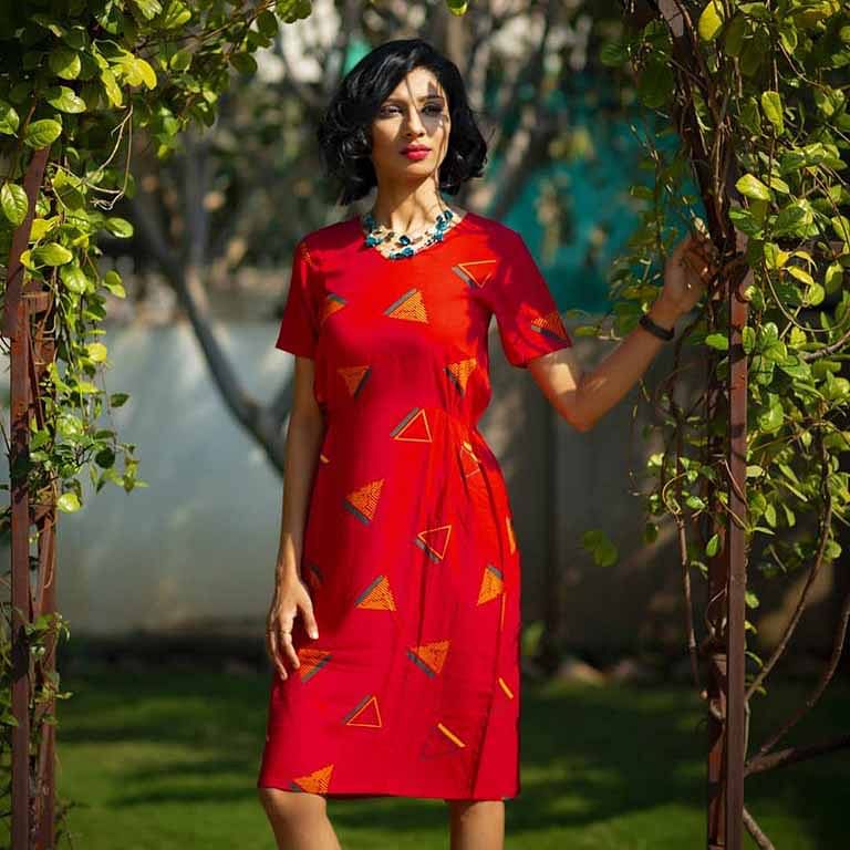 Clothing,Dress,Formal wear,Red,Beauty,Fashion model,Day dress,Textile,Pattern,Neck