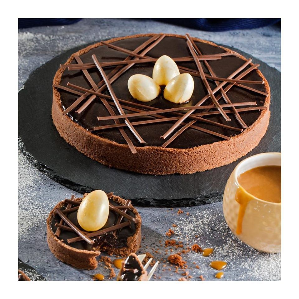 Chocolate cake,Food,Ganache,Cuisine,Dessert,Dish,Cake,Torte,Chocolate,Ingredient