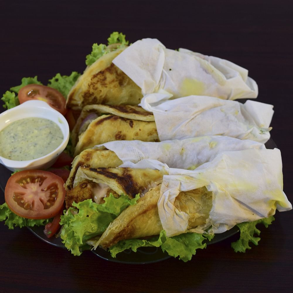Dish,Food,Cuisine,Ingredient,Wrap roti,Sandwich wrap,Mexican food,Produce,Burrito,Chimichanga