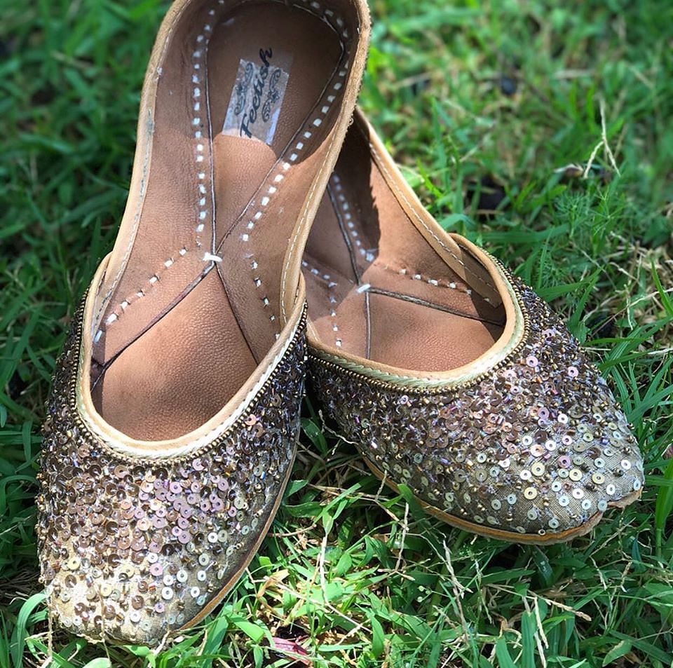 Footwear,Shoe,Grass,Glitter,Beige,Ballet flat,High heels,Plant,Fashion accessory,Embellishment