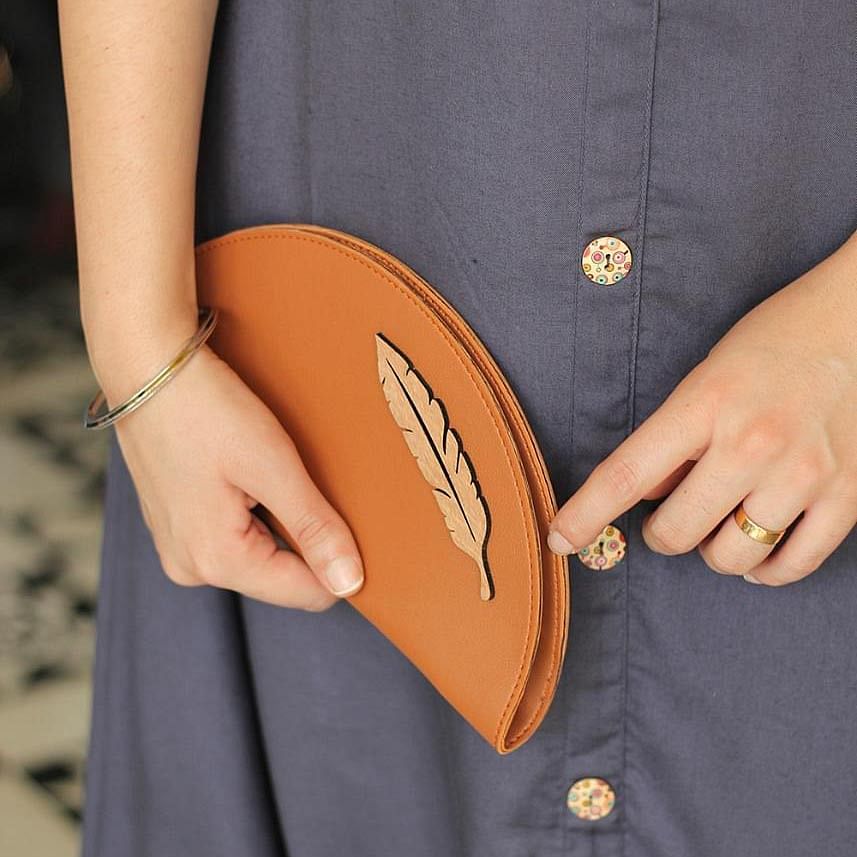 Tan,Orange,Leather,Waist,Coin purse,Fashion accessory,Wallet,Beige,Peach,Pocket